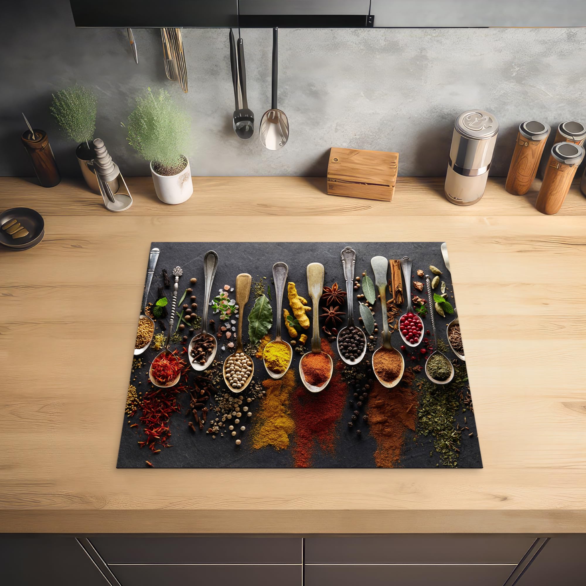 KitchenYeah© Protezione Piano Cottura Tappetino per Induzione 59x52 cm Cucina Proteggi Coprifornello Antiscivolo Spezie - Cucchiai - Calcestruzzo