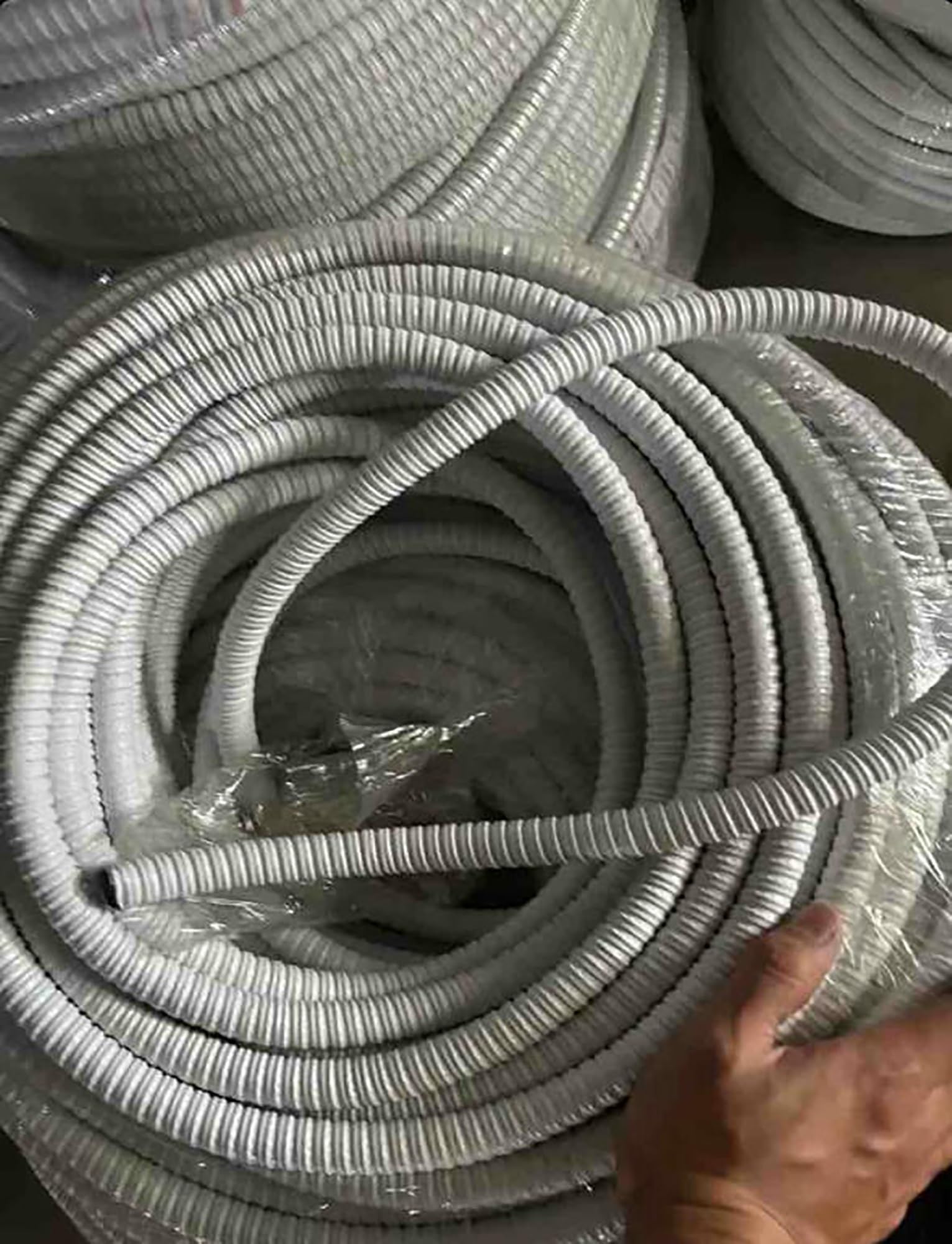 Conducto de metal flexible recubierto de PVC, manguera de protección de cable eléctrico corrugado, tubo resistente al fuego para cableado de interiores y exteriores, 328 pies de longitud