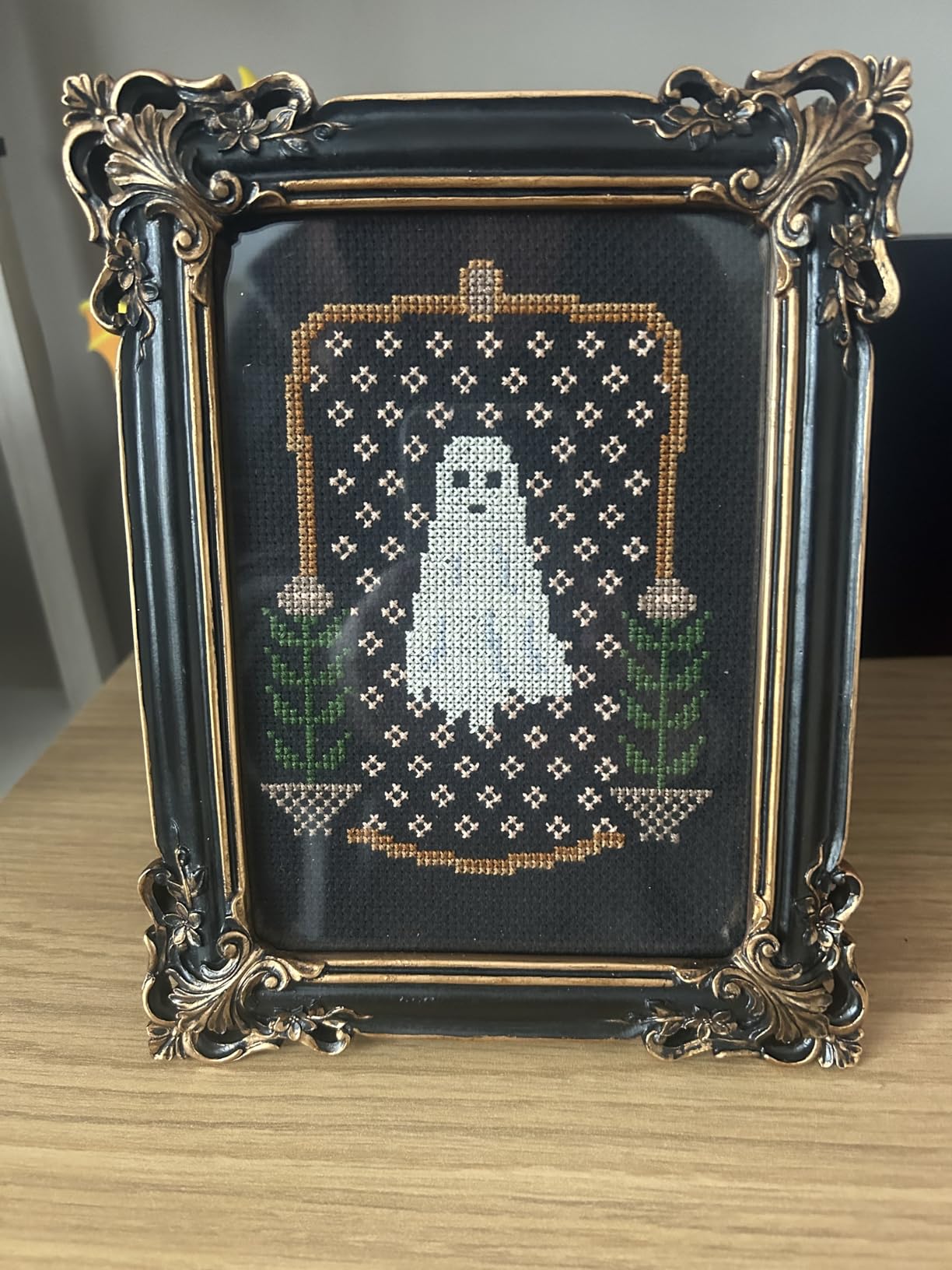 Creepy Cross-Stitch: 25 Spooky Projects to Haunt Your Halls: Amazon.co ...