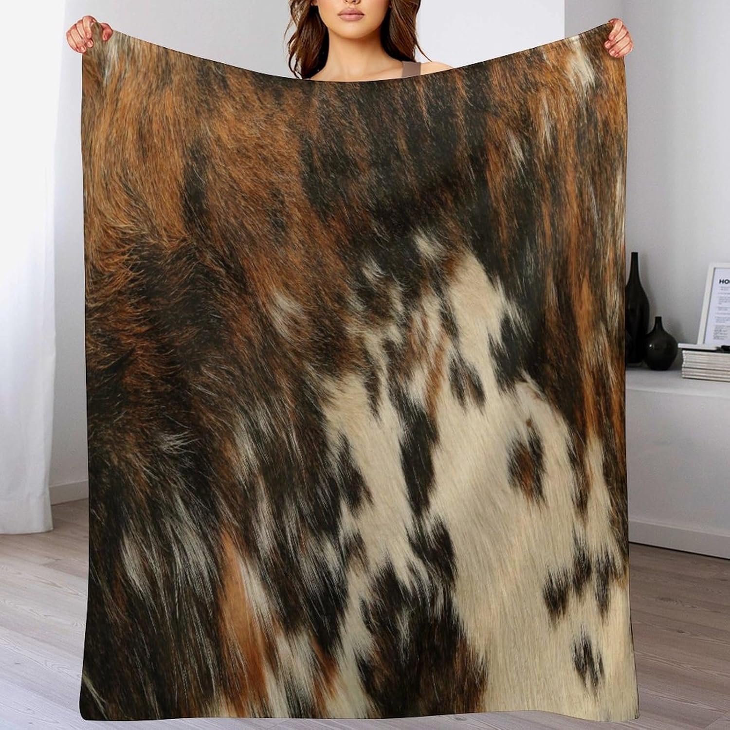 Cow Fur Printed Blanket, Retro Western Cowboy Wildlife Cattle Real Animal Skin Pattern Soft Warm Cozy Plush Flannel Covers for Livingroom Bedroom Couch Chair Camping Travel Home Decor Tapestry 40x50in
