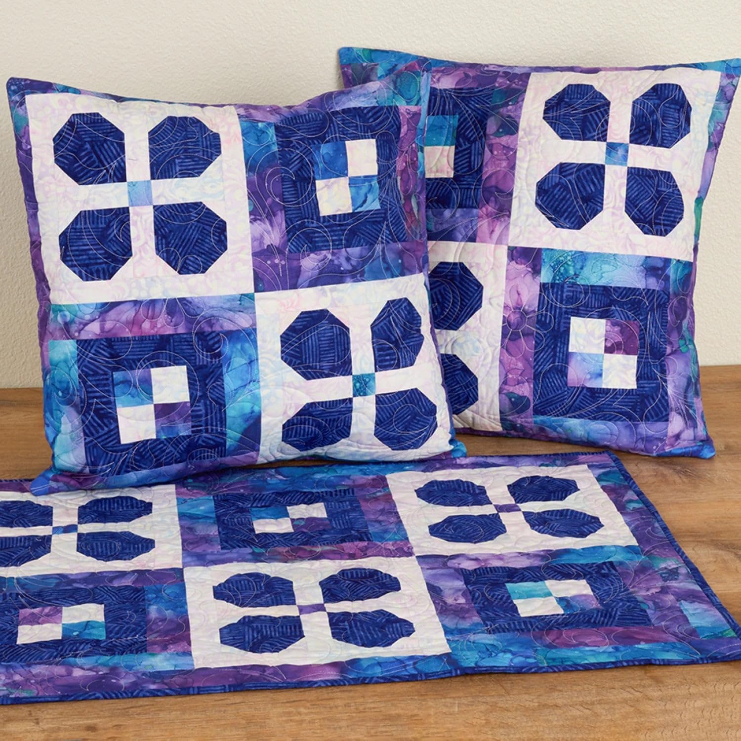 Fabric Cafe Make It Home With 3-Yard Quilts Pattern Booklet – 21 Easy Quilt Projects | 7 Quilt Patterns with Matching Table Runners, Pillow Covers & More | Includes Lap, Twin & Queen/King Size Options