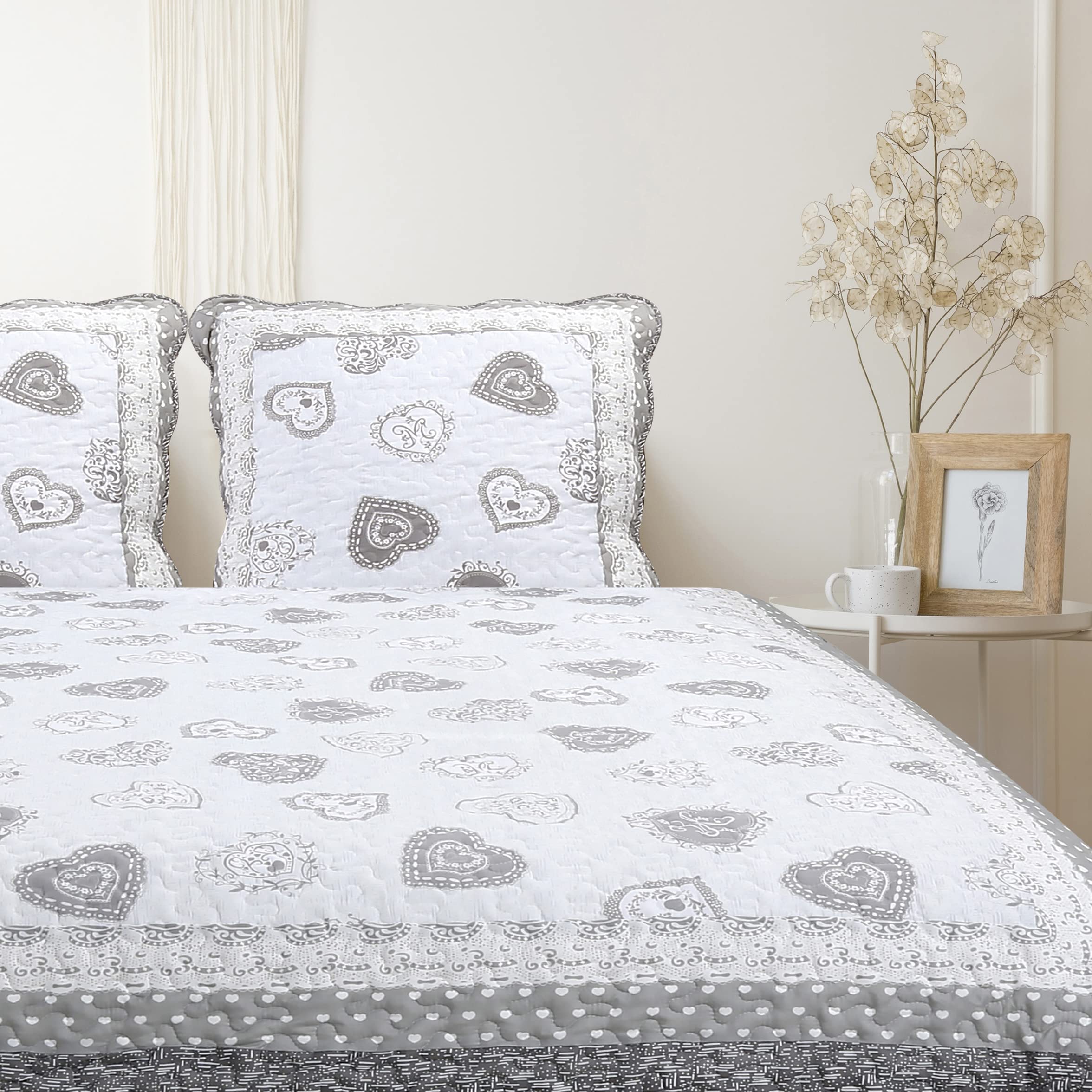 Frenchy Gris 230x250 cm avec 2 Taies d'oreiller 65x65 cm, Couvre-lit Matelassé 2 Personnes, Dessus de lit Coeur