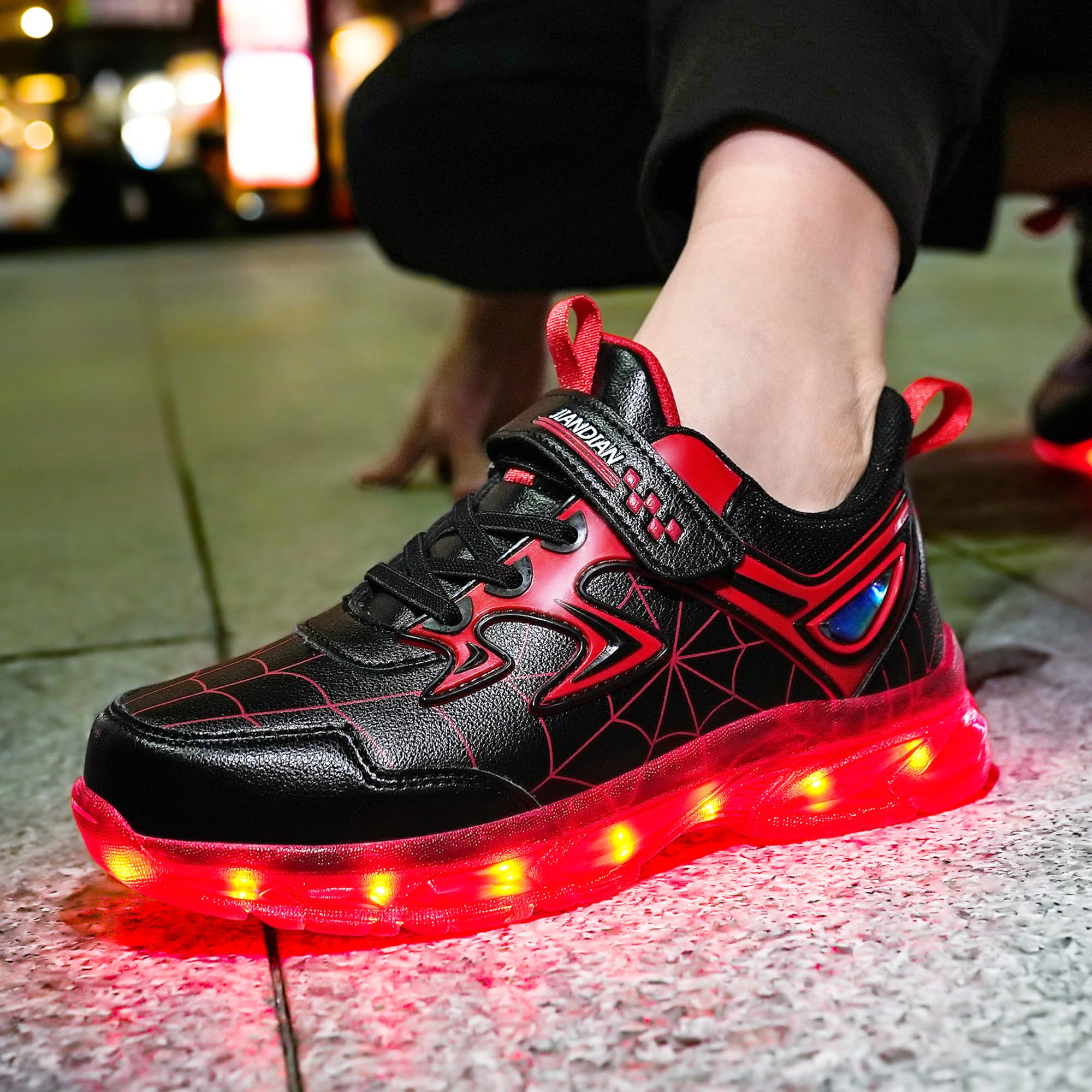 LED Lumineux Chaussures D'entraînement 7 Couleurs Lumineux Super Clignotant USB Rechargeable Respirant Sports De Plein Air Chaussures De Course Basses Garçon Fille Cadeau d'anniversaire