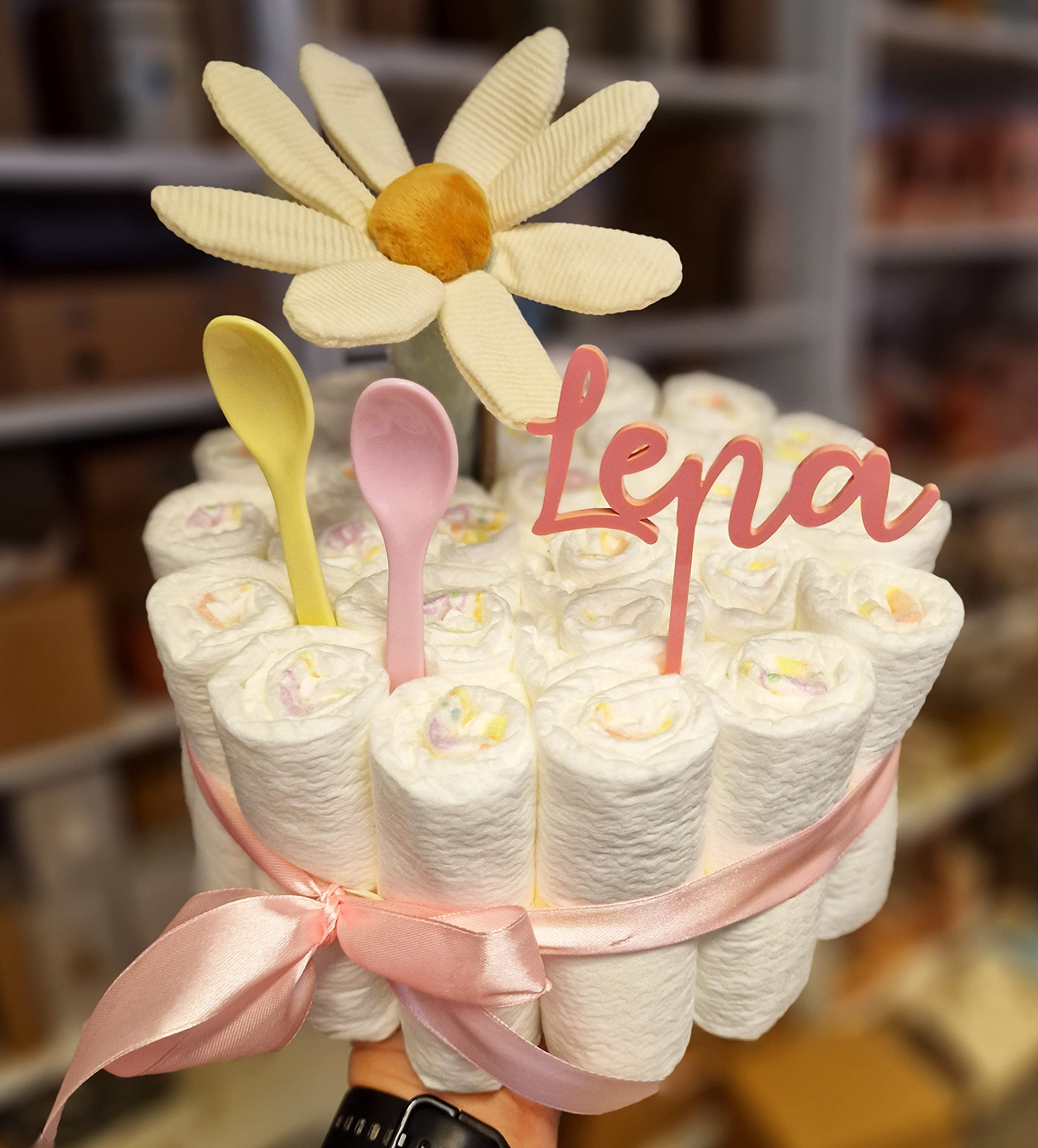 Windeltorte Geschenkset mit Blumenrassel und Acryltopper