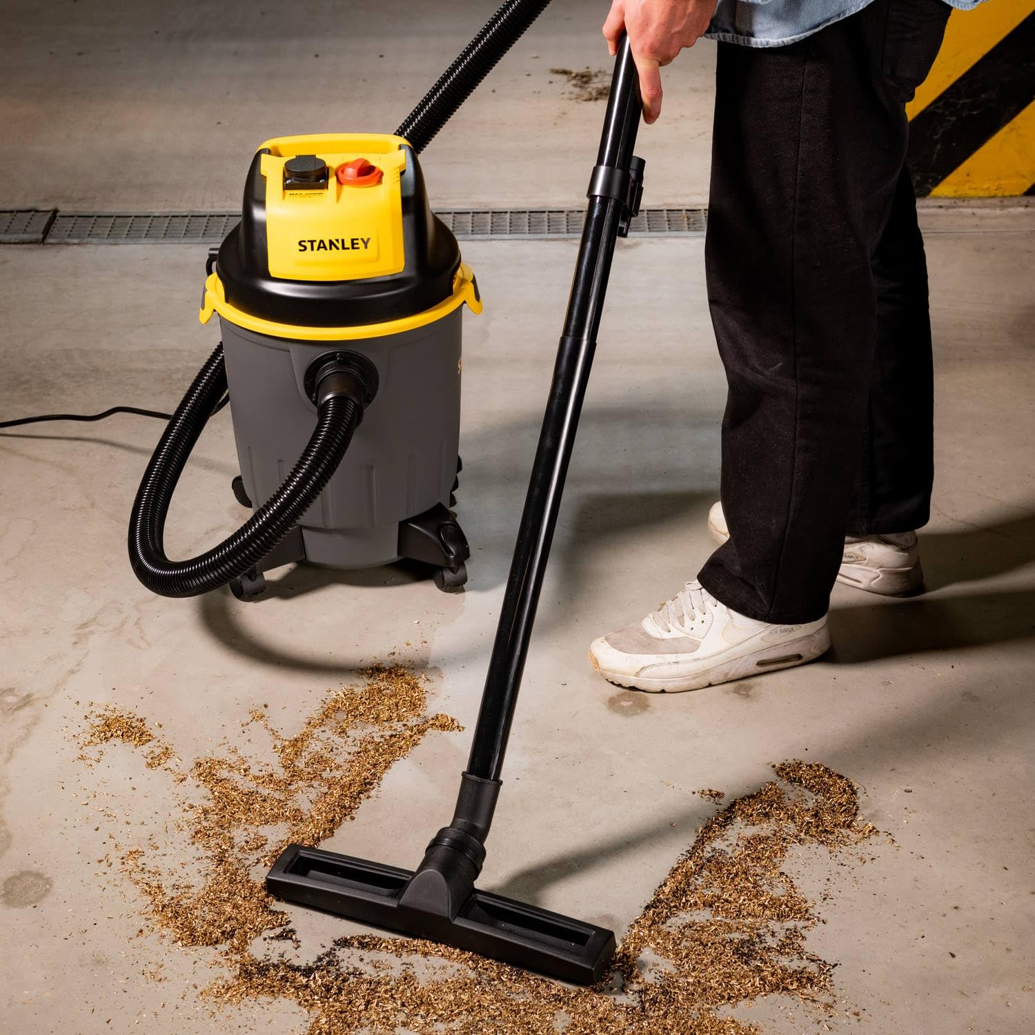 STANLEY Aspiratore Solidi e Liquidi SXVC20PTE con Presa Elettroutensili  (1200 W, 20 l) : Amazon.it: Casa e cucina