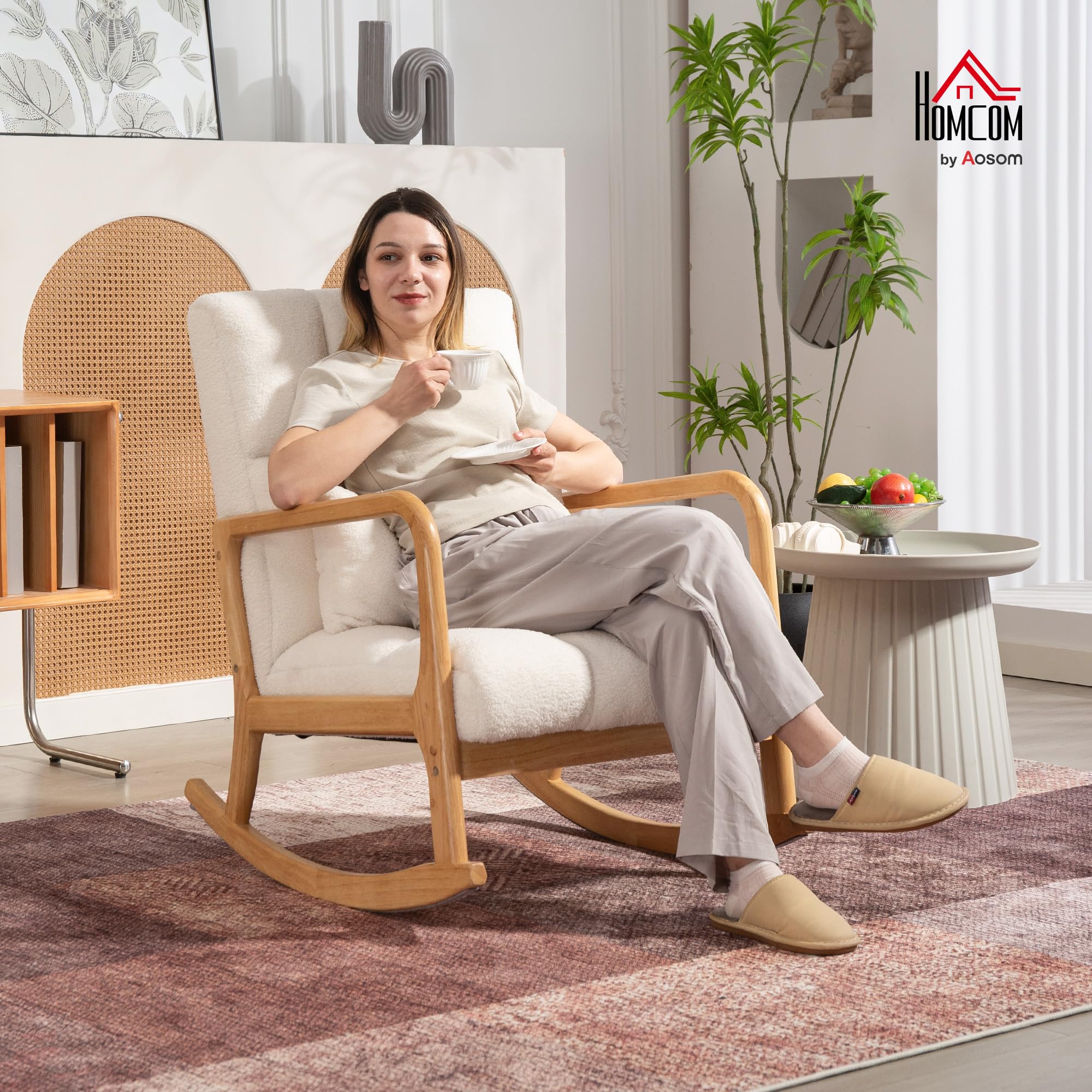 HOMCOM Poltrona a Dondolo 90°-130° con Cuscino Lombare, Poltrona per Salotto in Tessuto Sherpa e Legno, 64.5x82x89 cm, Bianco e color Legno
