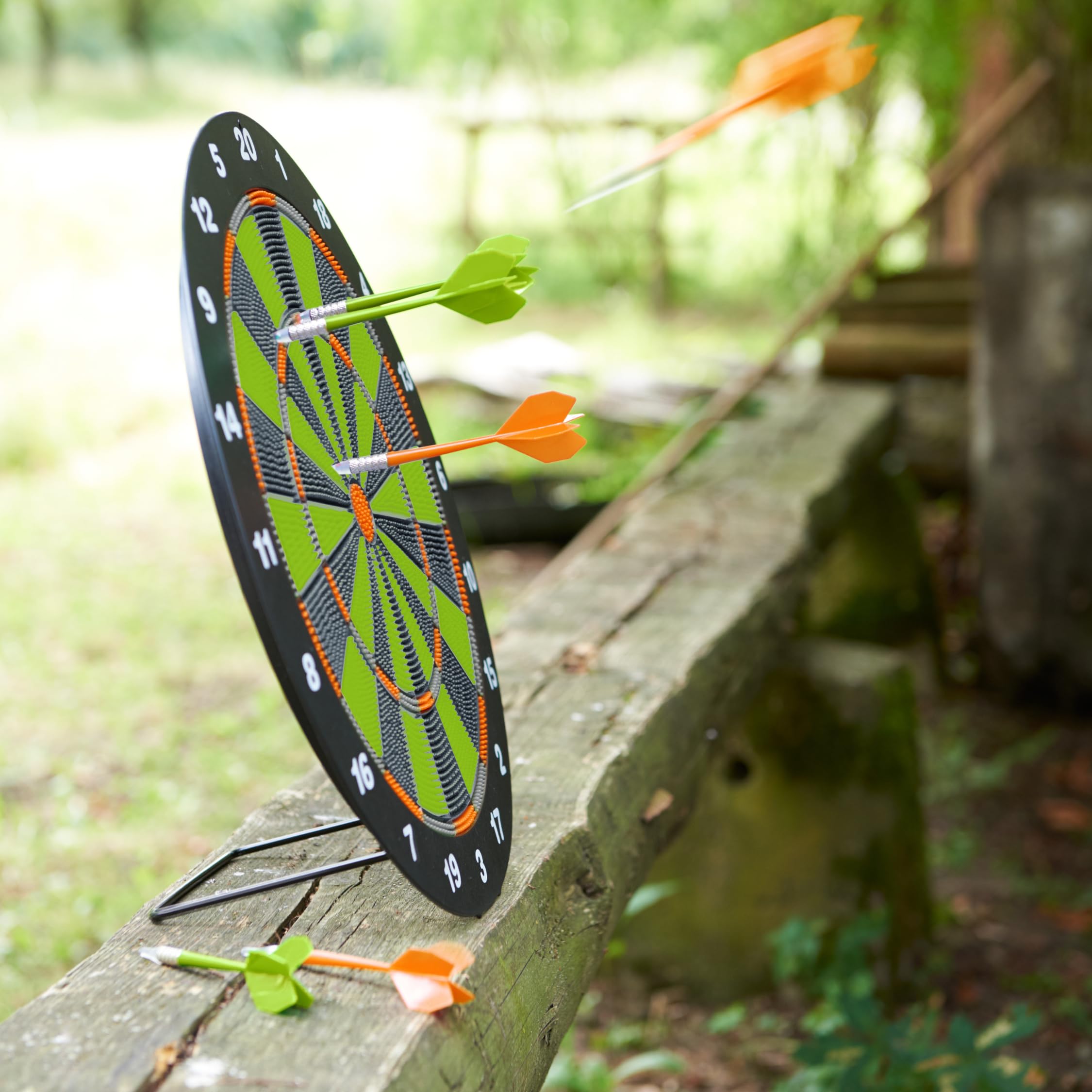 HABA 304425 - Terra Kids Softdart, Dartspiel für Kinder ab 6 Jahren, mit Dartscheiben-Ø 41,3 cm, Block und 6 Pfeilen mit Sicherheits-Kunststoffspitze je 13,5 cm lang, in- und Outdoor