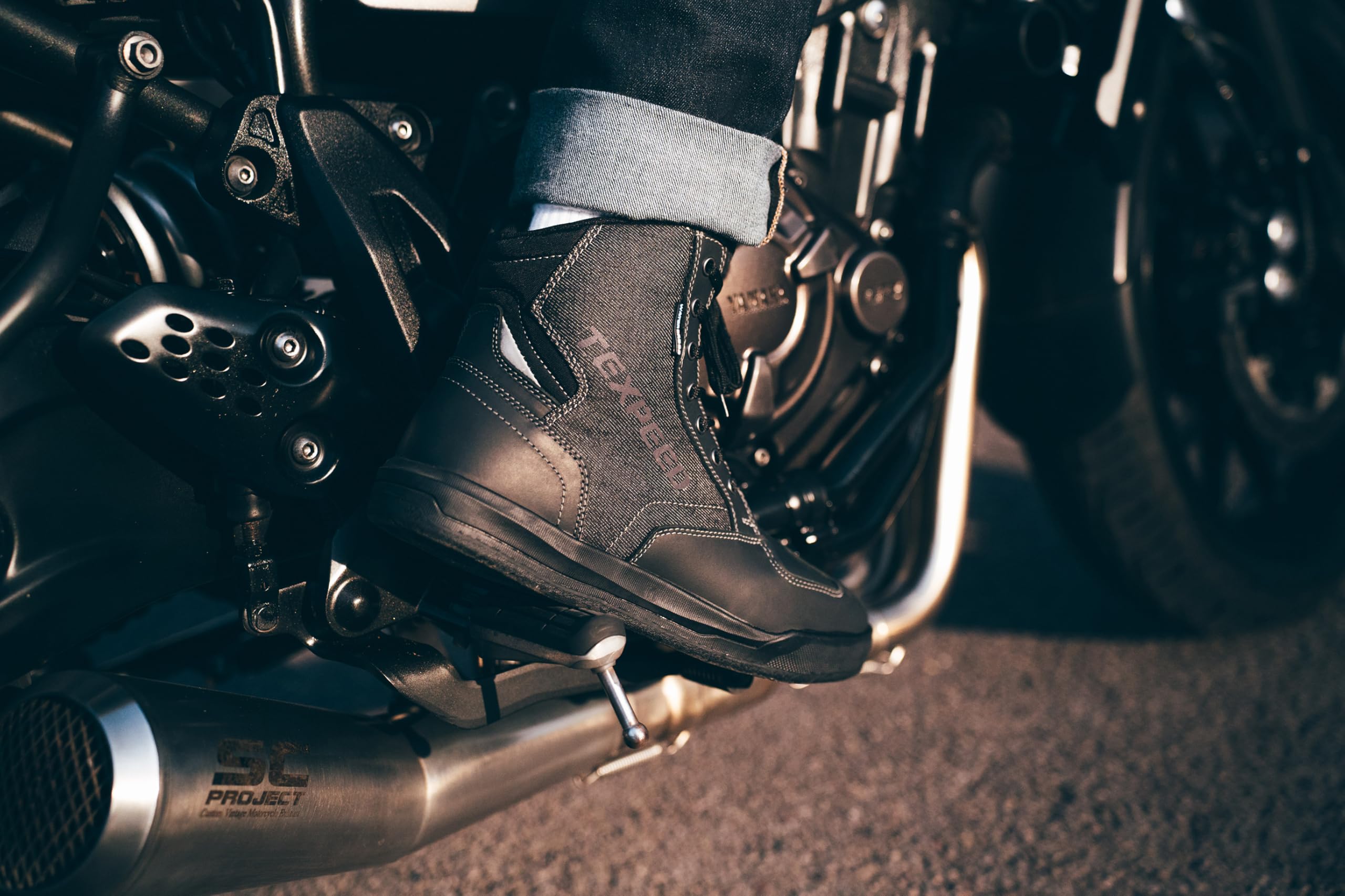 Texpeed Bottes De Moto Homme Cuir - Chaussures De moto Street Sneaker 100% Imperméables - Coupe courte Homologuées CE - Noir Denim - EU 43