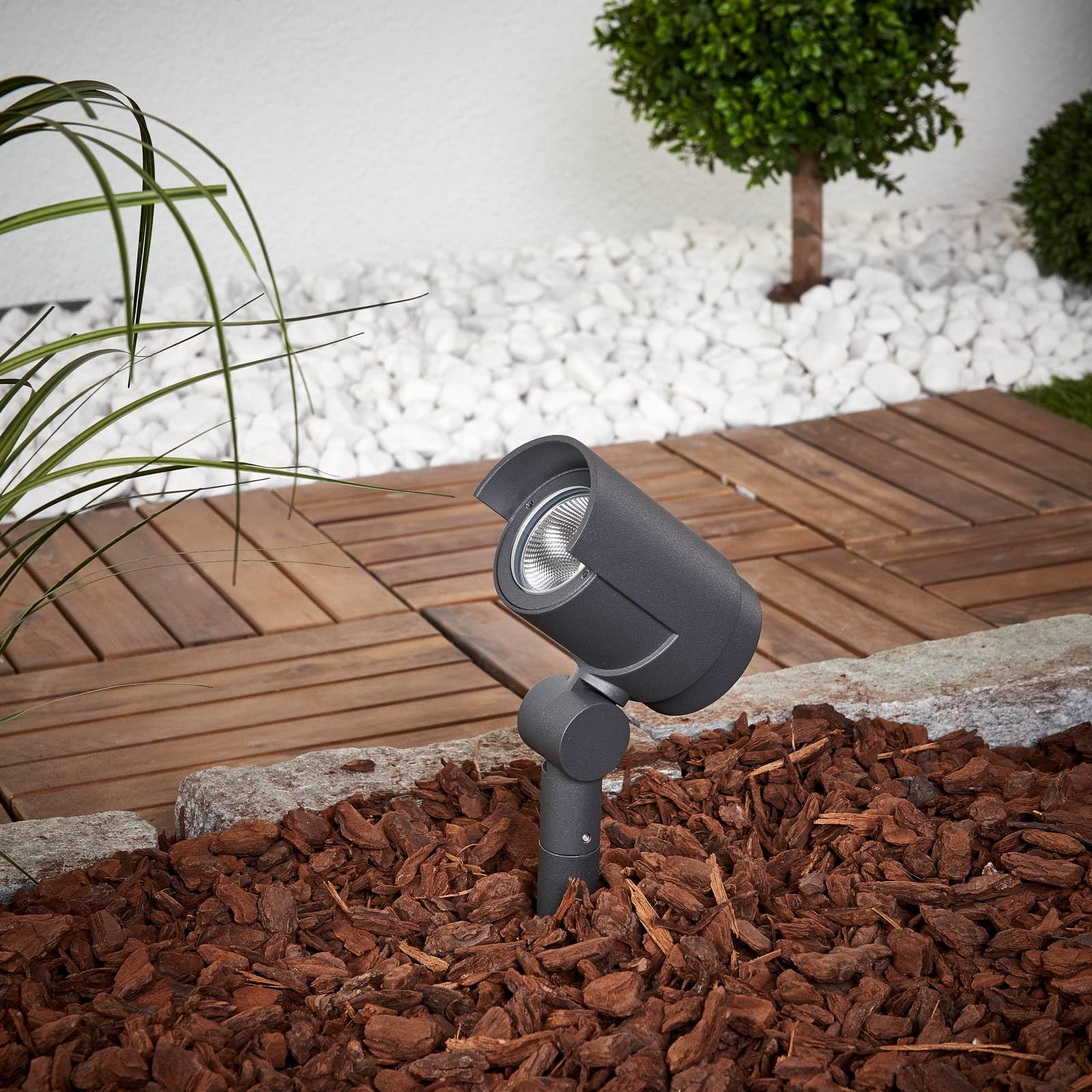 Lucande LED Gartenstrahler mit Erdspieß, schwenkbar Erdspießstrahler strahlwassergeschützt IP65 Gartenbeleuchtung 15W