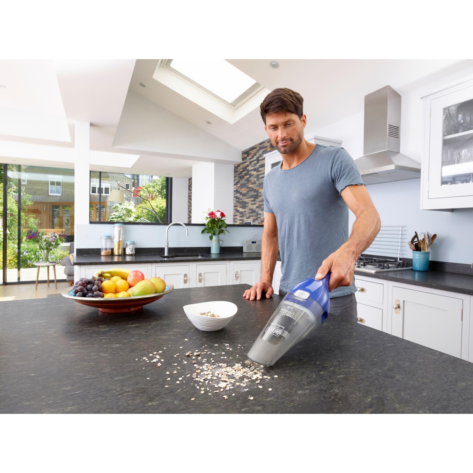 BLACK+DECKER Akumulatorowy odkurzacz ręczny Dustbuster NVC115WA (litowy 3,6 V, odkurzacz ręczny bezworkowy + bezprzewodowy, szeroki otwór ssący, zdejmowany pojemnik na kurz, w zestawie ssawka