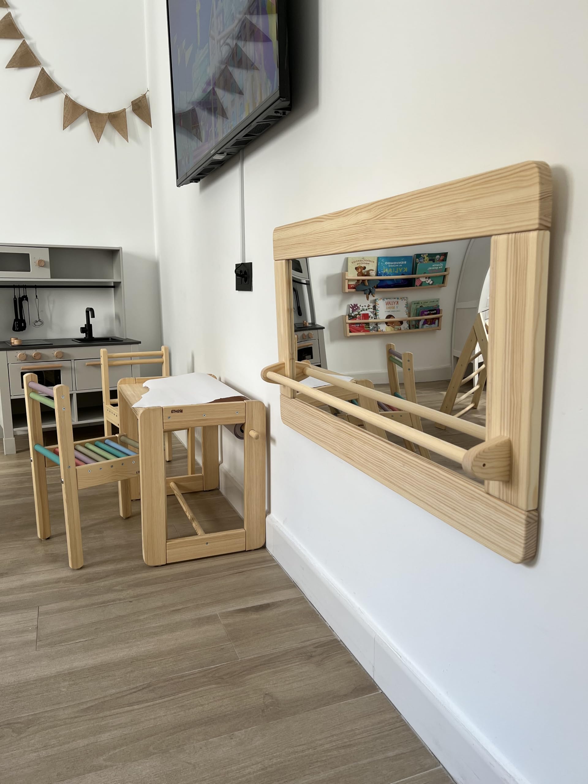 Espejo Montessori con Barra para bebés, Madera Natural barnizada y Cristal irrompible | Certificado CE | Seguridad, autonomía y Juego sensorial | Tamaño (74×50,5 cm) | Hecho en España
