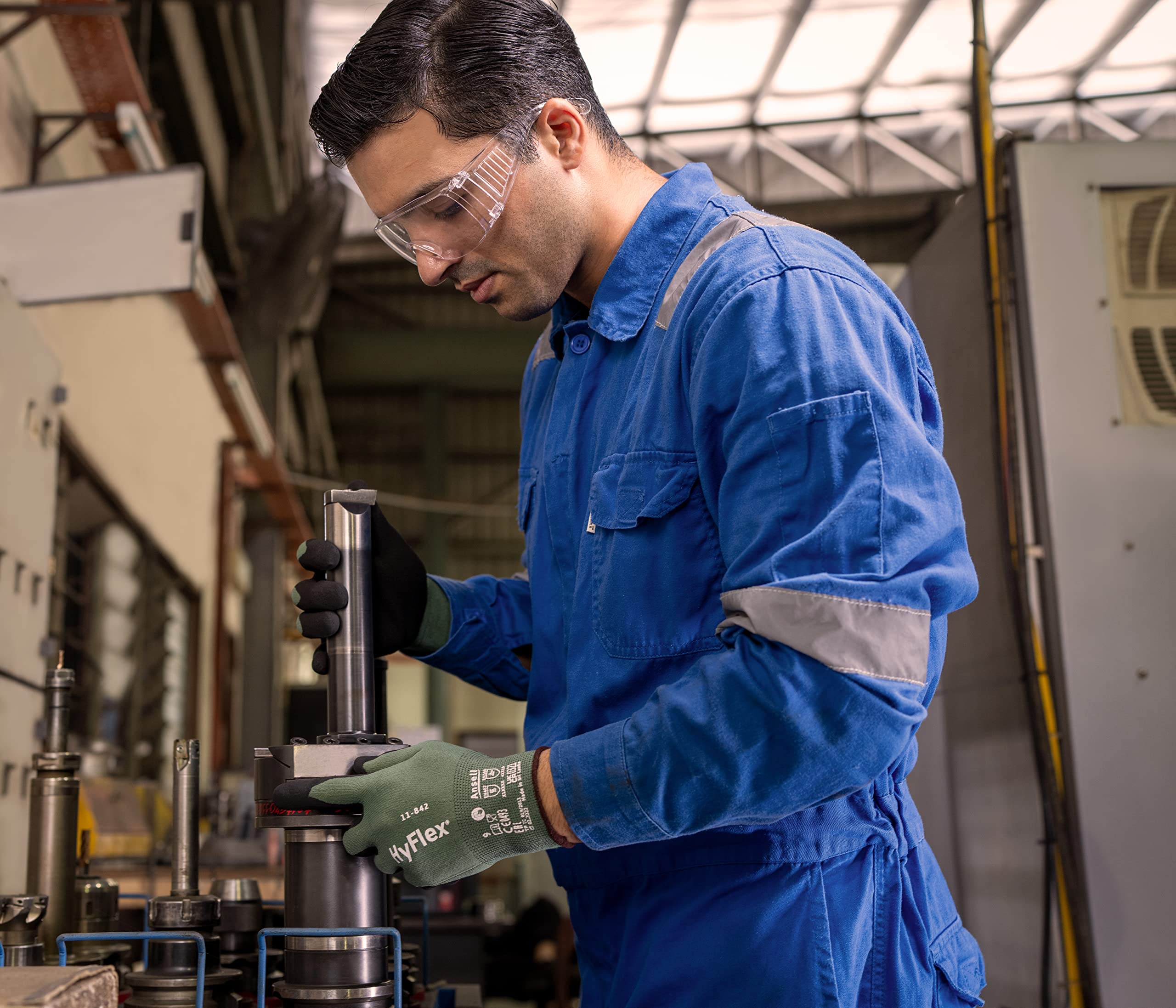Ansell HyFlex 11-842 Professional Work Gloves, Abrasion Resistant Nitrile Coating, Multipurpose Protection Gloves - Image 3