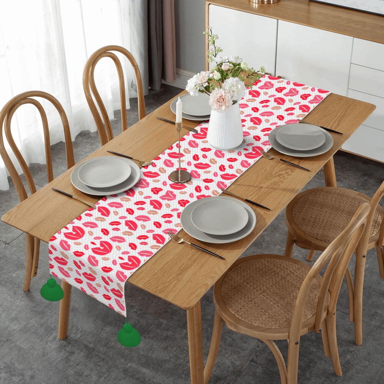 Chemin de table à motifs lèvres idéal pour décoration de mariage et grand repas