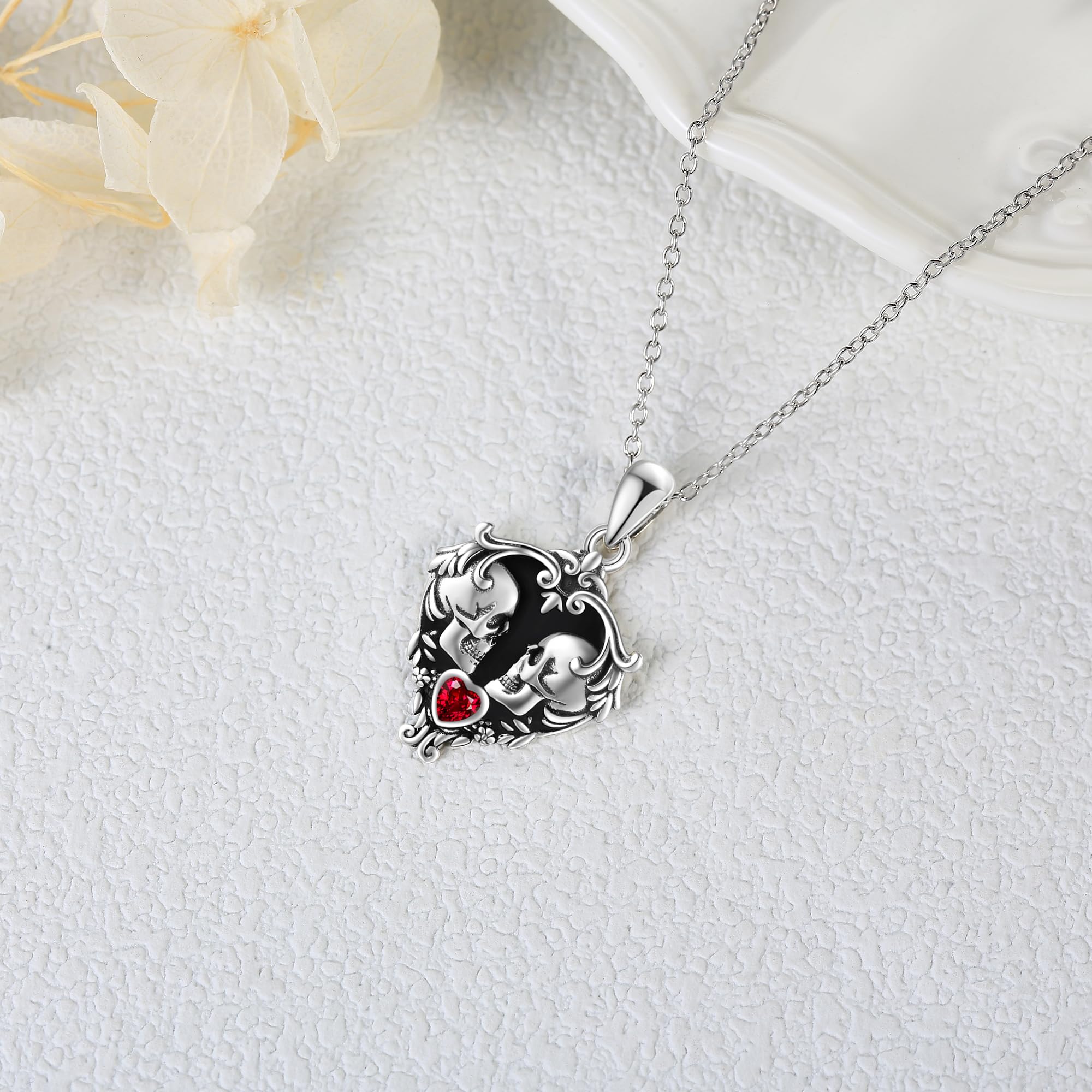 YAFEINI Collier ras du cou en argent sterling 925 avec pendentif en forme de cœur, crâne, bijou gothique, cadeau d'Halloween pour femme