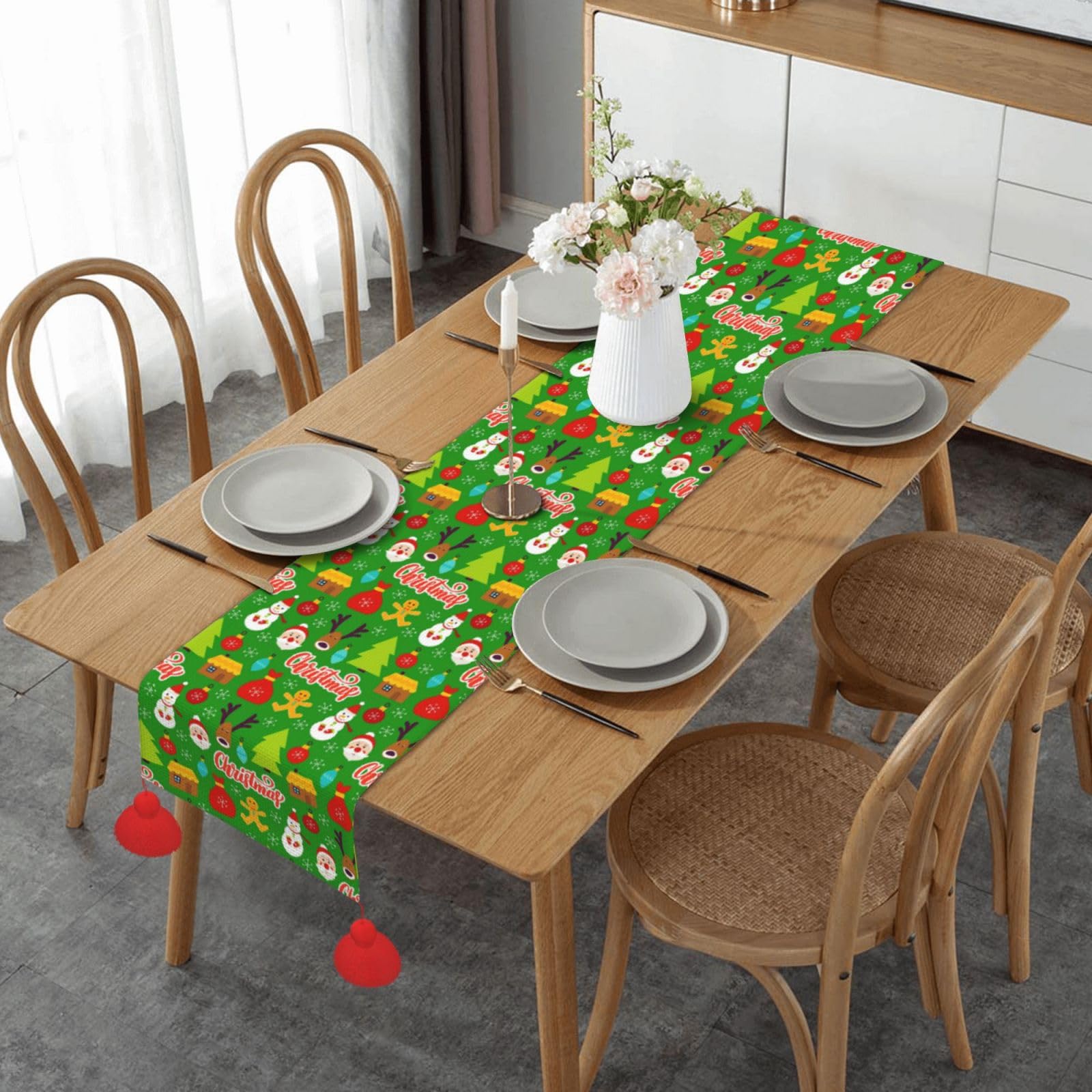 Chemin de table antidérapant avec pompons pour protéger et décorer la table de Noël