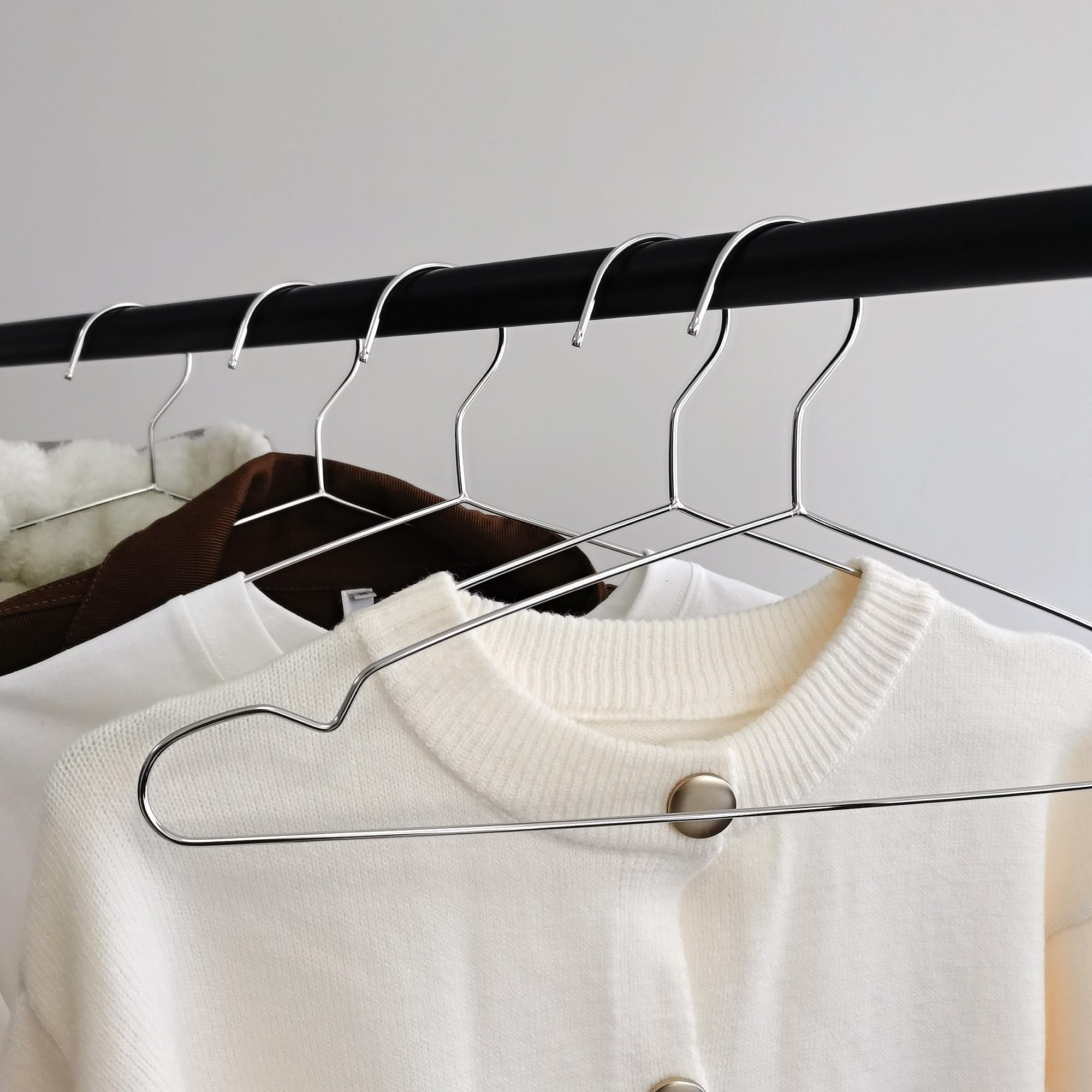 Confezione da 15 grucce per biancheria in acciaio inossidabile - Grucce antiscivolo e resistenti - con design a piega - ideali per appendere e organizzare i tuoi vestiti e accessori - 41
