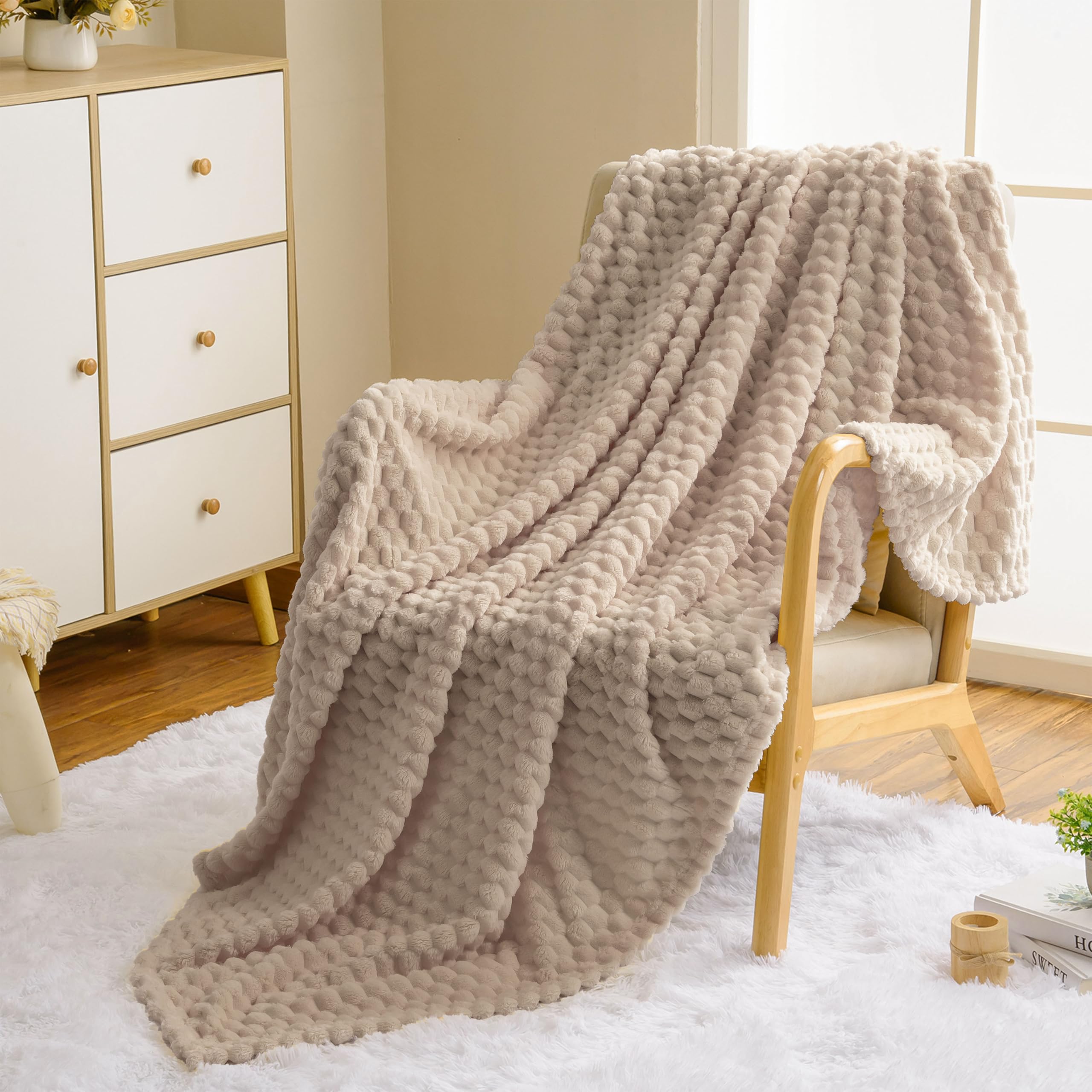 Manta de franela de forro polar (50 x 70 pulgadas), jacquard 3D, manta mullida y cálida para sofá, cama, silla, 10.56 oz/m², súper suave al tacto, acogedora, ligera, para decoración del hogar 3