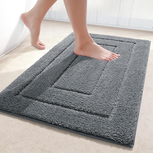 Kitinjoy Petit tapis de bain en microfibre souple et absorbant, Tapis de bain antidérapant, Tapis pour baignoire sèche à la machine pour le plancher de salle de bains, baignoire et douche, 24" x 16", Gris foncé