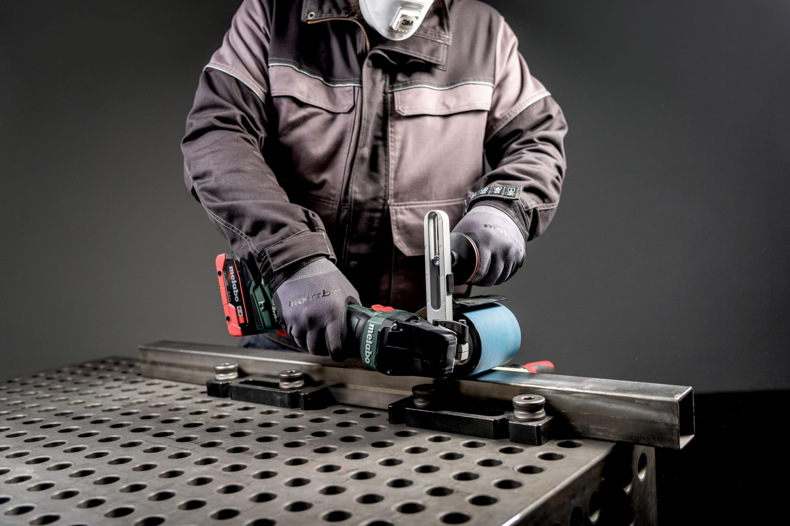 metabo SVB 18 LTX BL 200-18 V CAS Machine à satiner sans fil Ø 200 mm – Moteur sans balais, vitesse de rotation variable, travail du métal, satin, meulage, polissage – Accessoires et metaBOX inclus