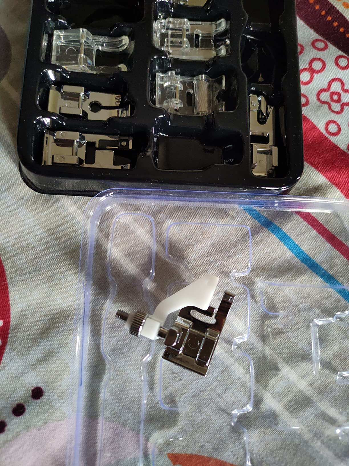 ZENITH Combo of Zipper Double Pressure Foot and 10 Plastic bobbins and