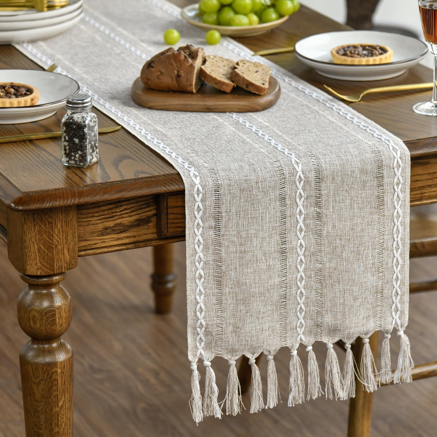 Artoid Mode Boho Latte beżowy bieżnik na stół z frędzlami, styl wiejski dekoracja stołu kuchennego wakacje wesele jadalnia urodziny dekoracja 33 x 243 cm