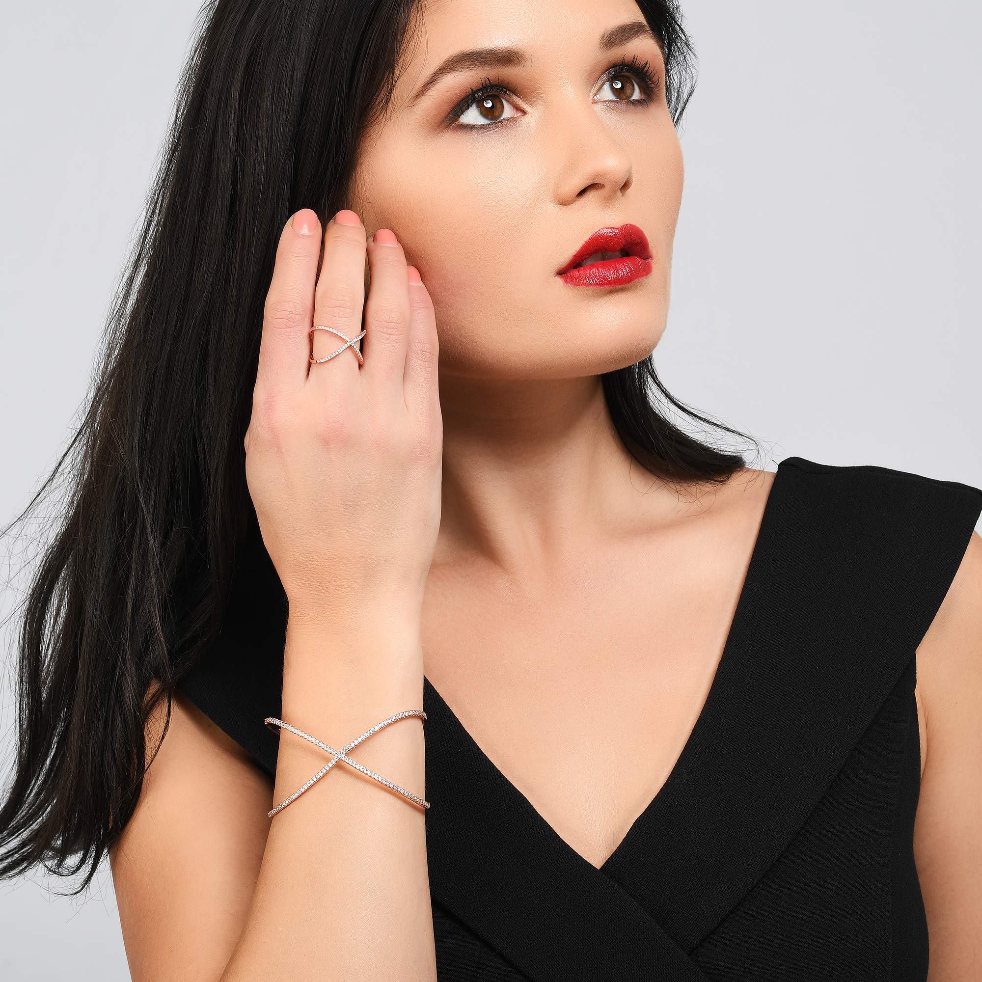 namana Gekreuzter Armreif für Damen, große Manschetten-Armspange aus Silber, Gold oder Roségold, besetzt mit Zirkonia, Armspange mit Geschenkbox