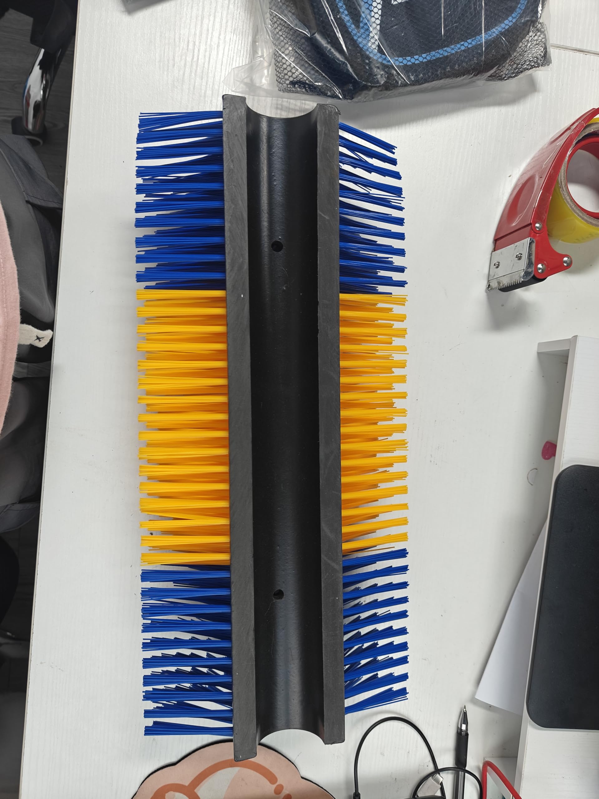Equine Scratcher Brosse à gratter semi-circulaire pour bovins, moutons, chevaux, cochons, grattoirs en nylon, brosse de massage, brosse à gratter pour le toilettage (17,4 x 7,87 pouces, pièce, 1)