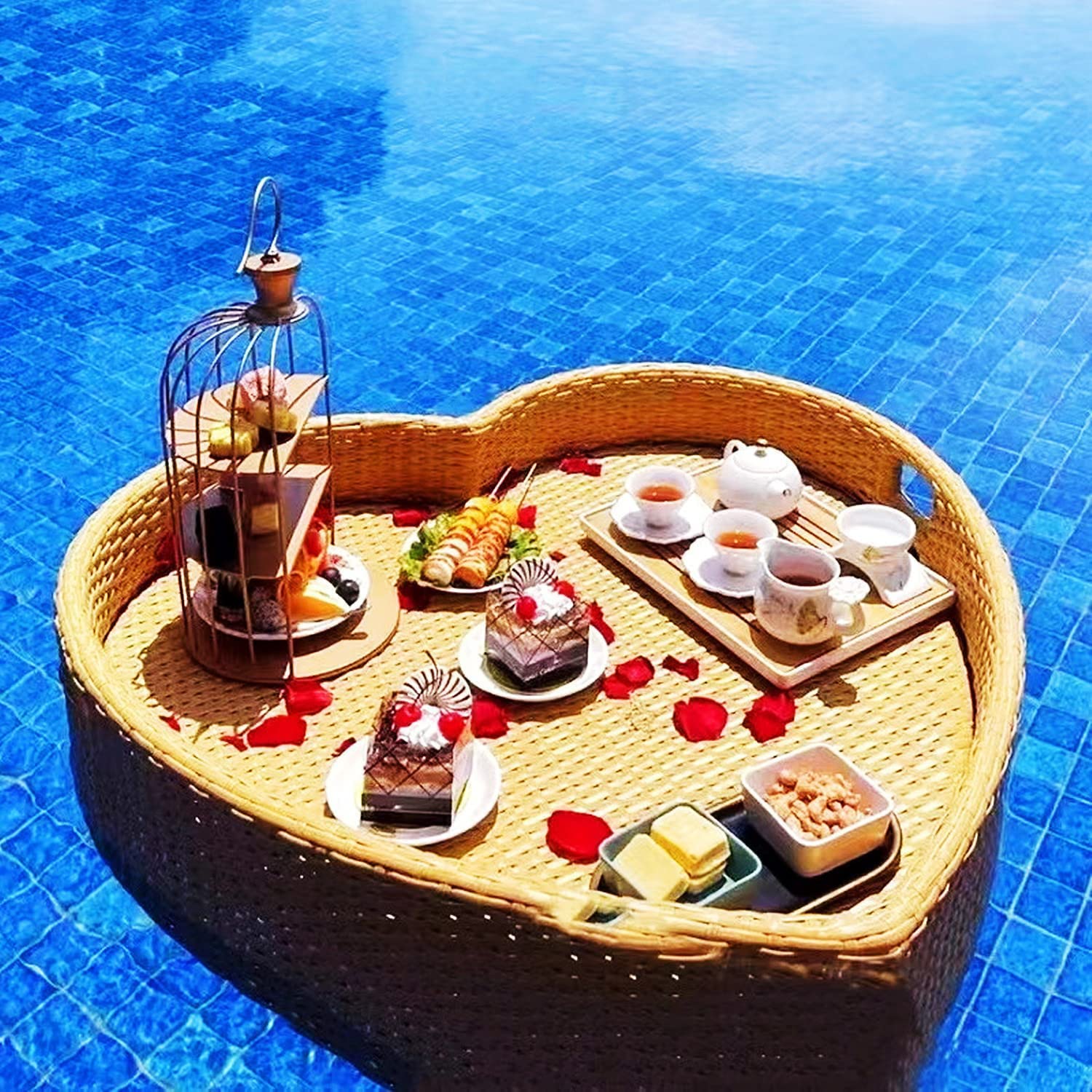 Heart-Sd - Bandeja flotante de ratán, mesa de desayuno flotante y bandeja de buffet con soportes para bebidas para fiestas en la piscina y playa, resistente a los rayos UV, color rojo (85 x 82 x 15 cm