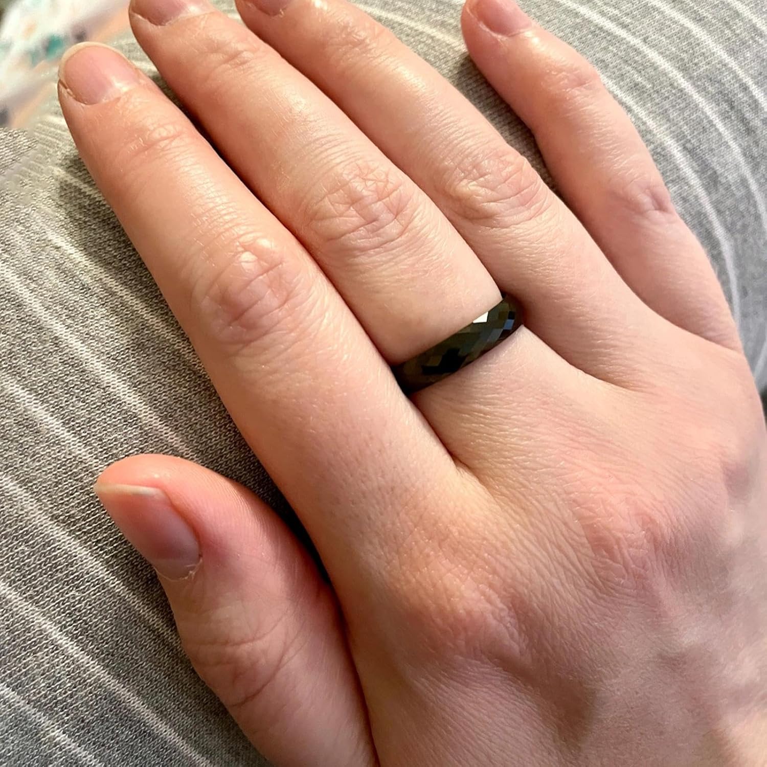 TRUMIUM Tungsten Wedding Rings for Men Women 4MM 6MM 8MM Mens Wedding Band Black/Rose Gold/Gold Plated Rings Hammered Matte Finish Jewelry Comfort Fit Size 5-13 - Image 3