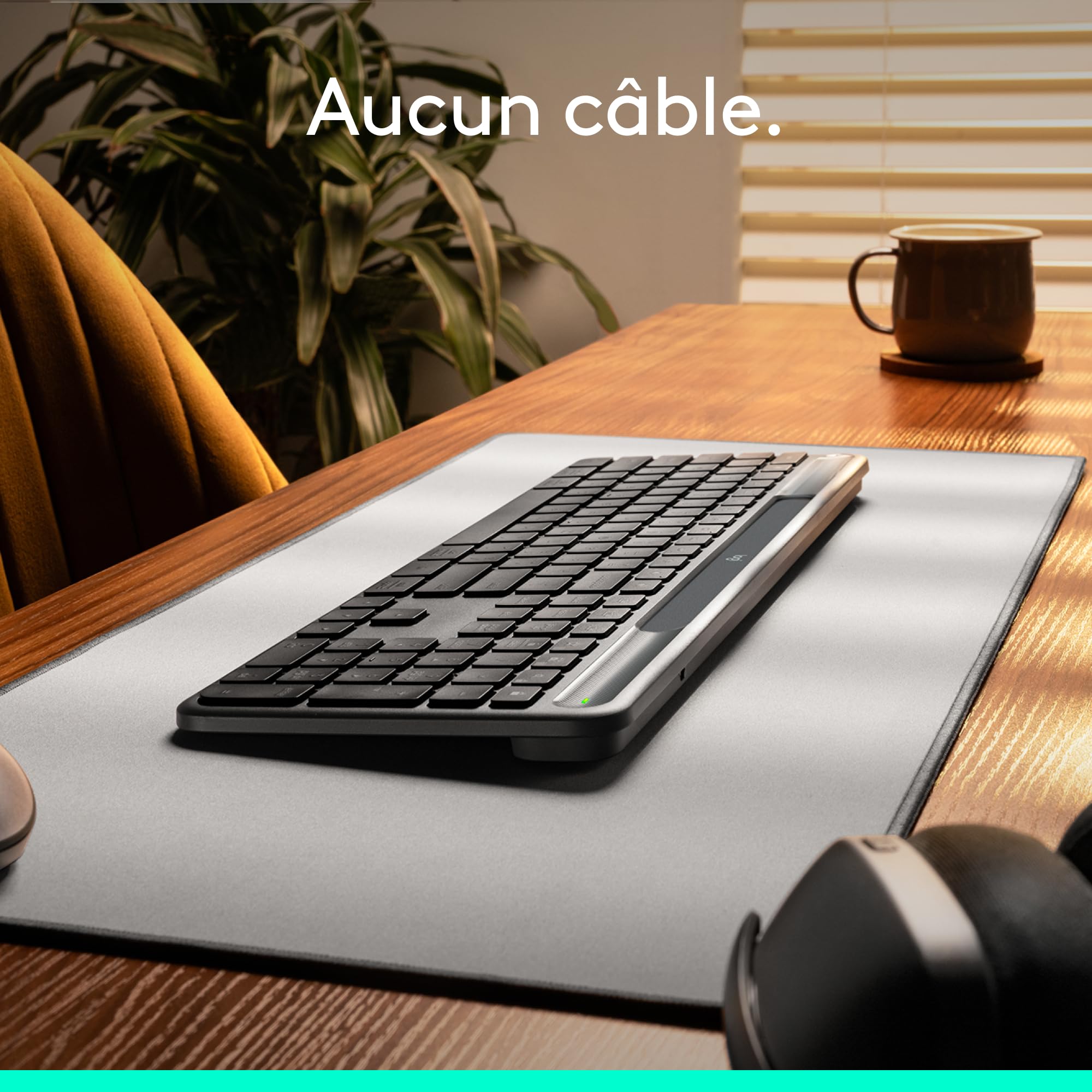 Logitech Signature Slim Solar+, Clavier sans Fil alimenté par la lumière Solaire et Artificielle, Batterie Durable Jusqu’à 10 Ans, Touches Personnalisables, Bluetooth, Français AZERTY - Graphite