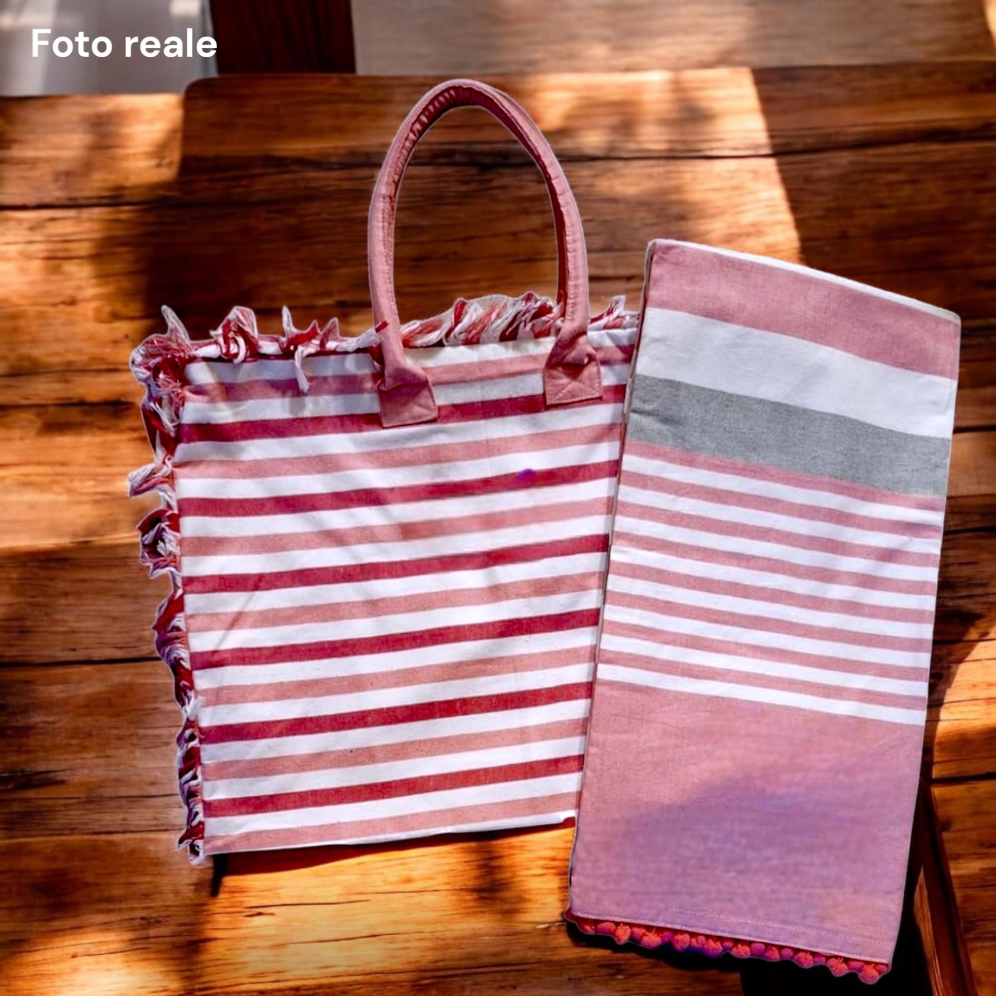 Set Personalizzato con ricamo. Borsa mare con zip e telo mare grande.