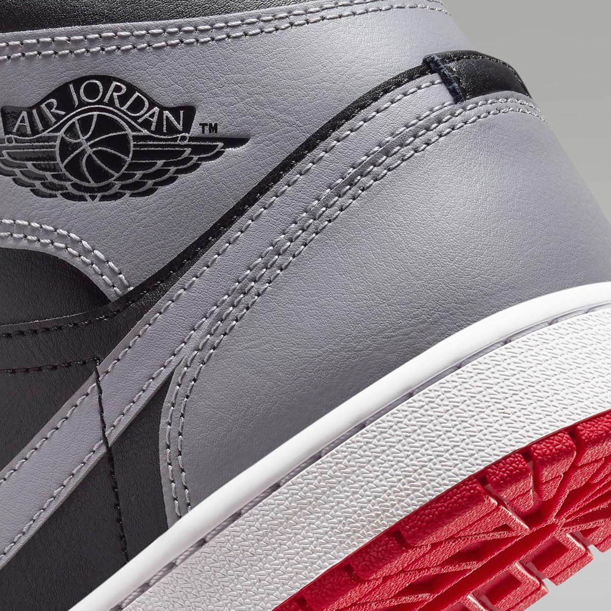 ナイキ] エア ジョーダン 1 MID [AIR JORDAN 1 MID] ブラック 