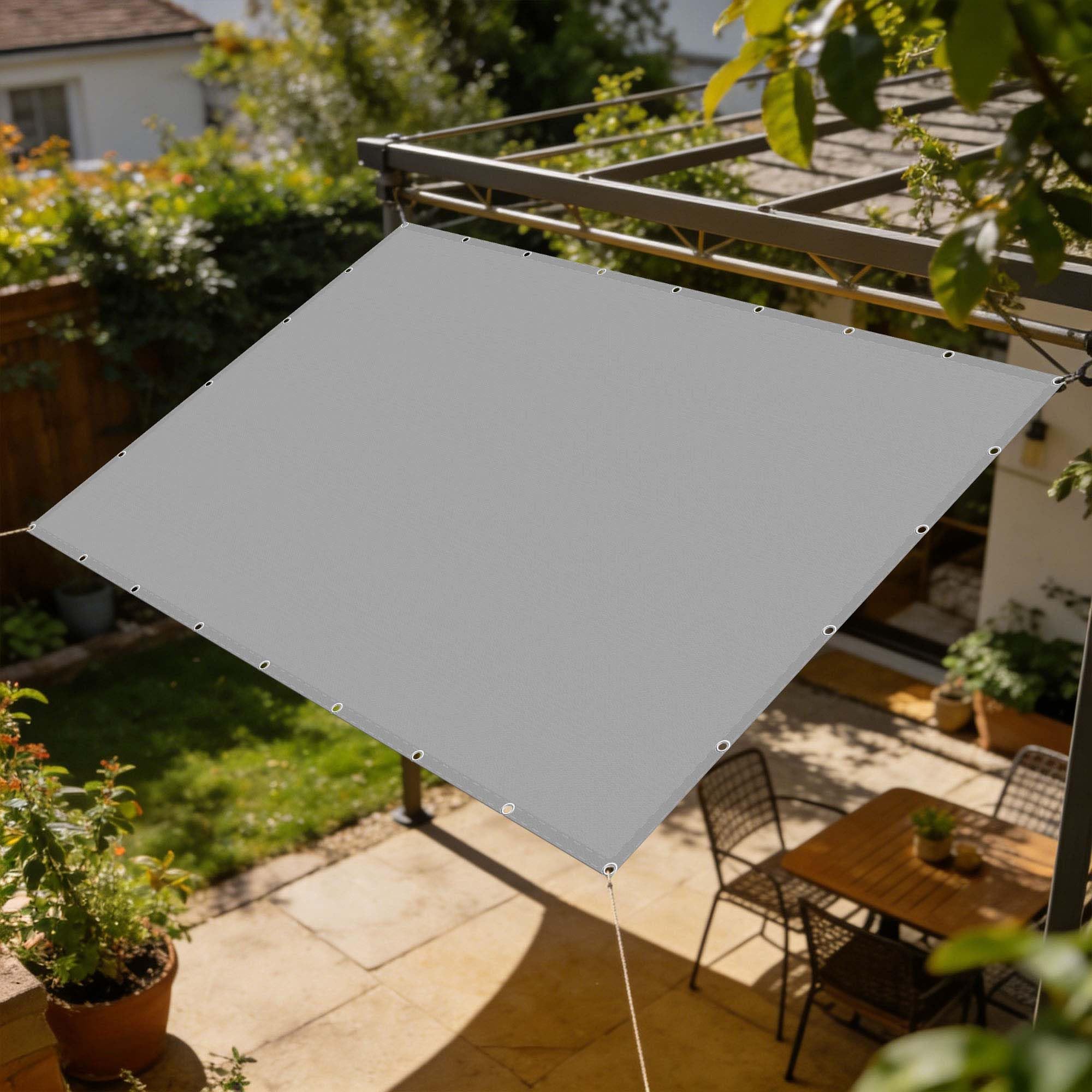 Voile d'ombrage rectangulaire pour habiller un balcon ou une terrasse en été