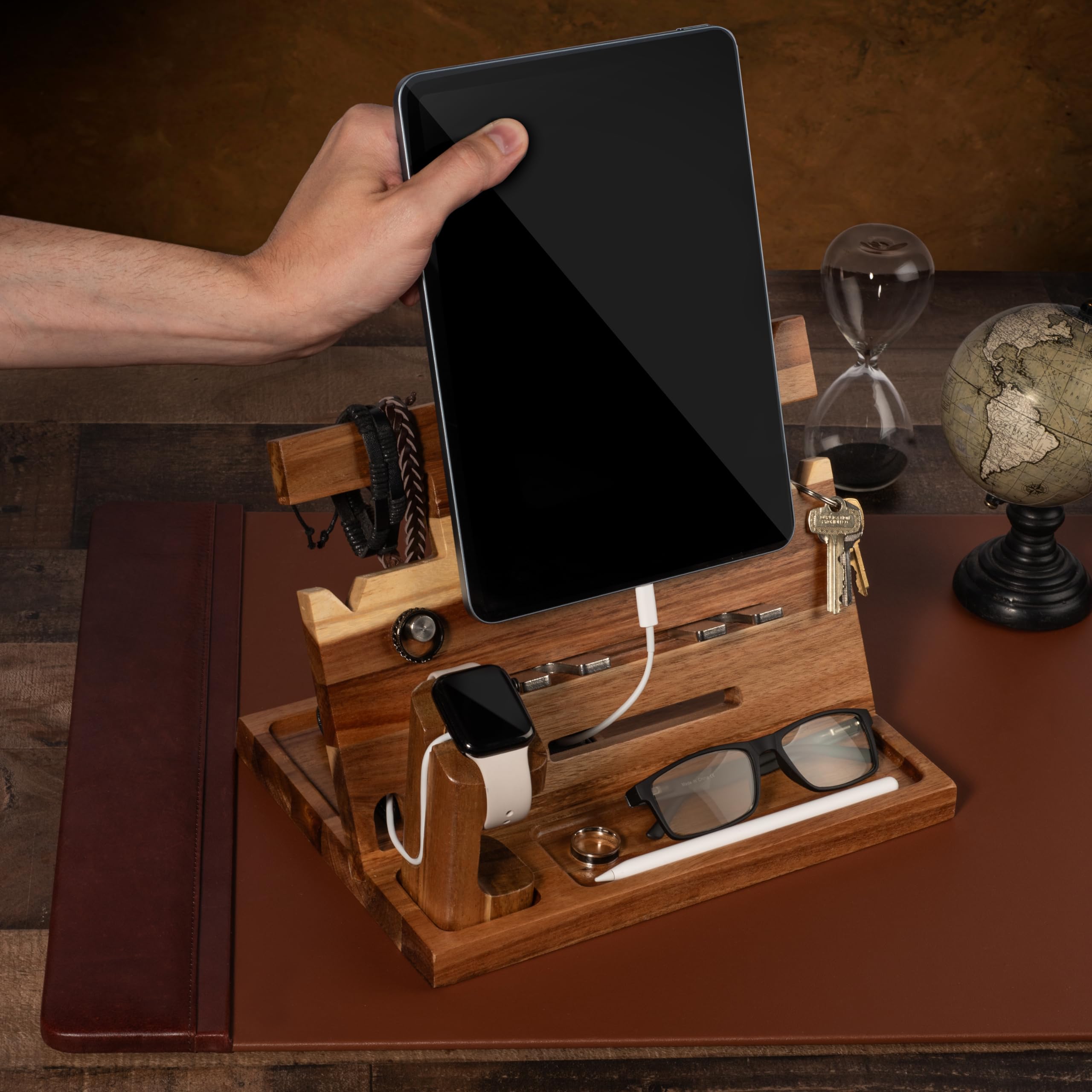 Holz-Handy-Dockingstation für Männer, Nachttisch-Organizer, Geschenke für Papa von Tochter, Sohn, Ehefrau, Weihnachten, Jahrestag, Geburtstag, Geschenkideen für Ehemann und Ihn