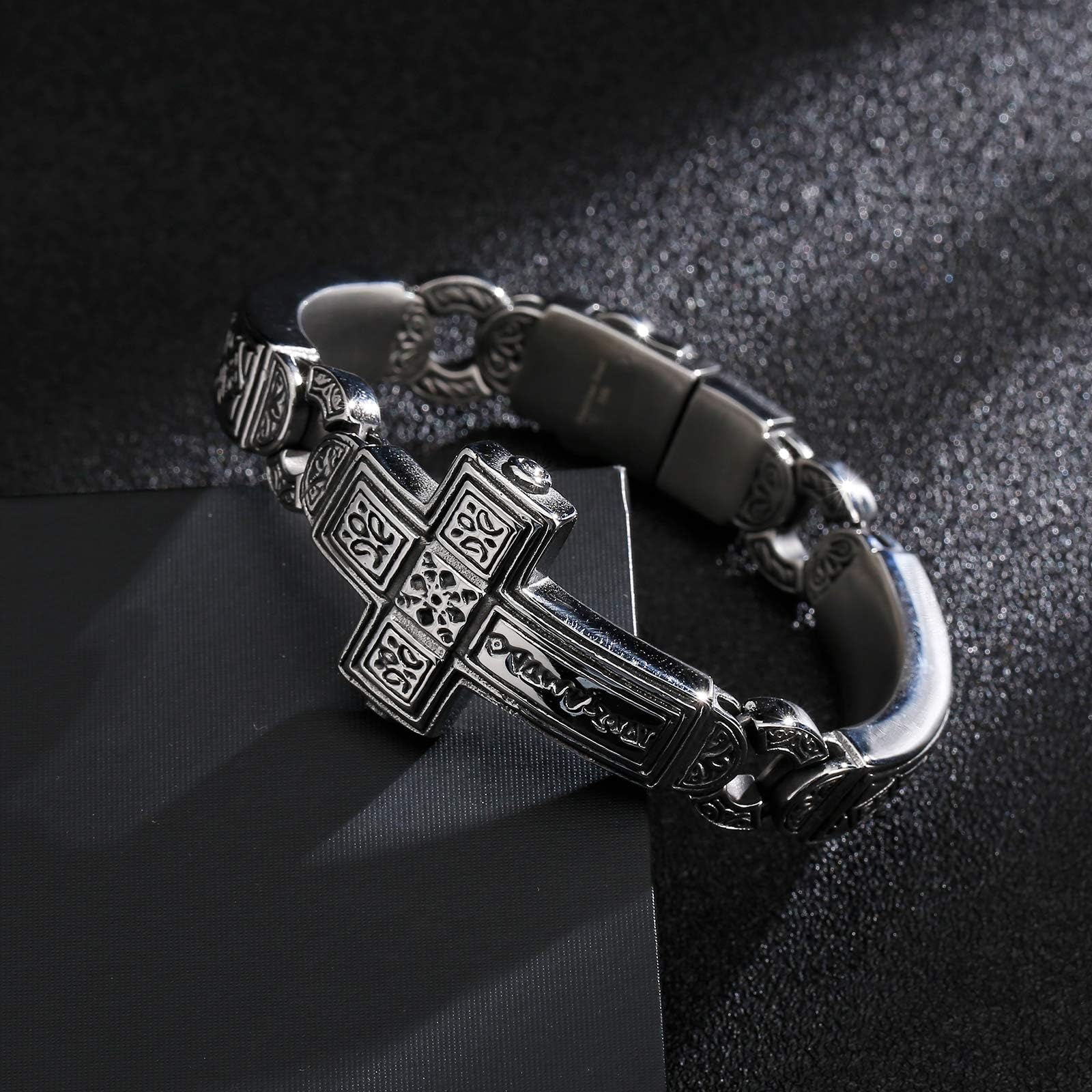 Pulsera de acero inoxidable para hombre, pulsera de cruz punk retro pesada para hombre, joyería gótica ajustable de 8.66 pulgadas con diseño grabado pulido negro, Acero inoxidable, No es una 5