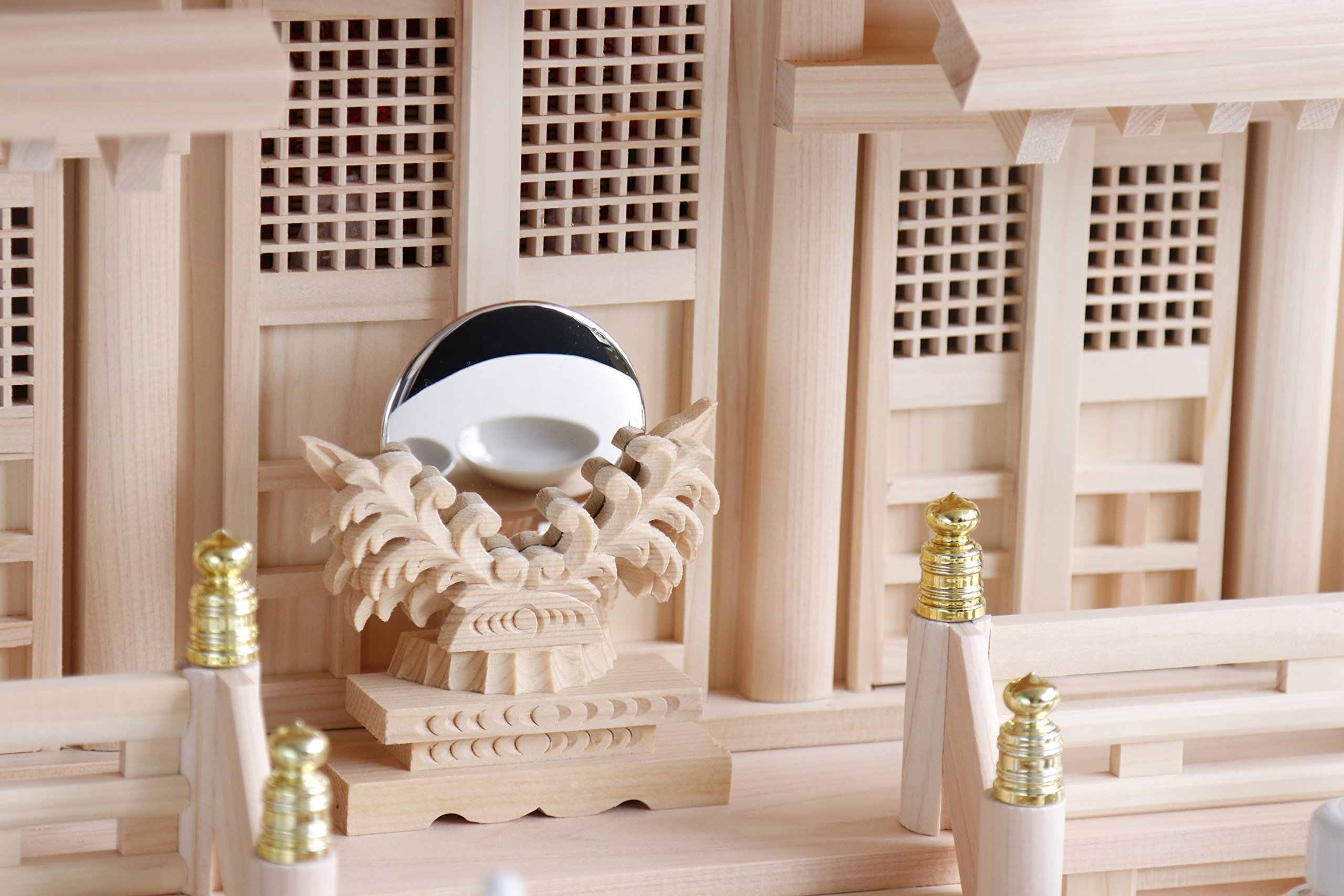 Amazon.co.jp: やまこう 神棚 三社 セット 屋根違い 中型 □ 丸柱に