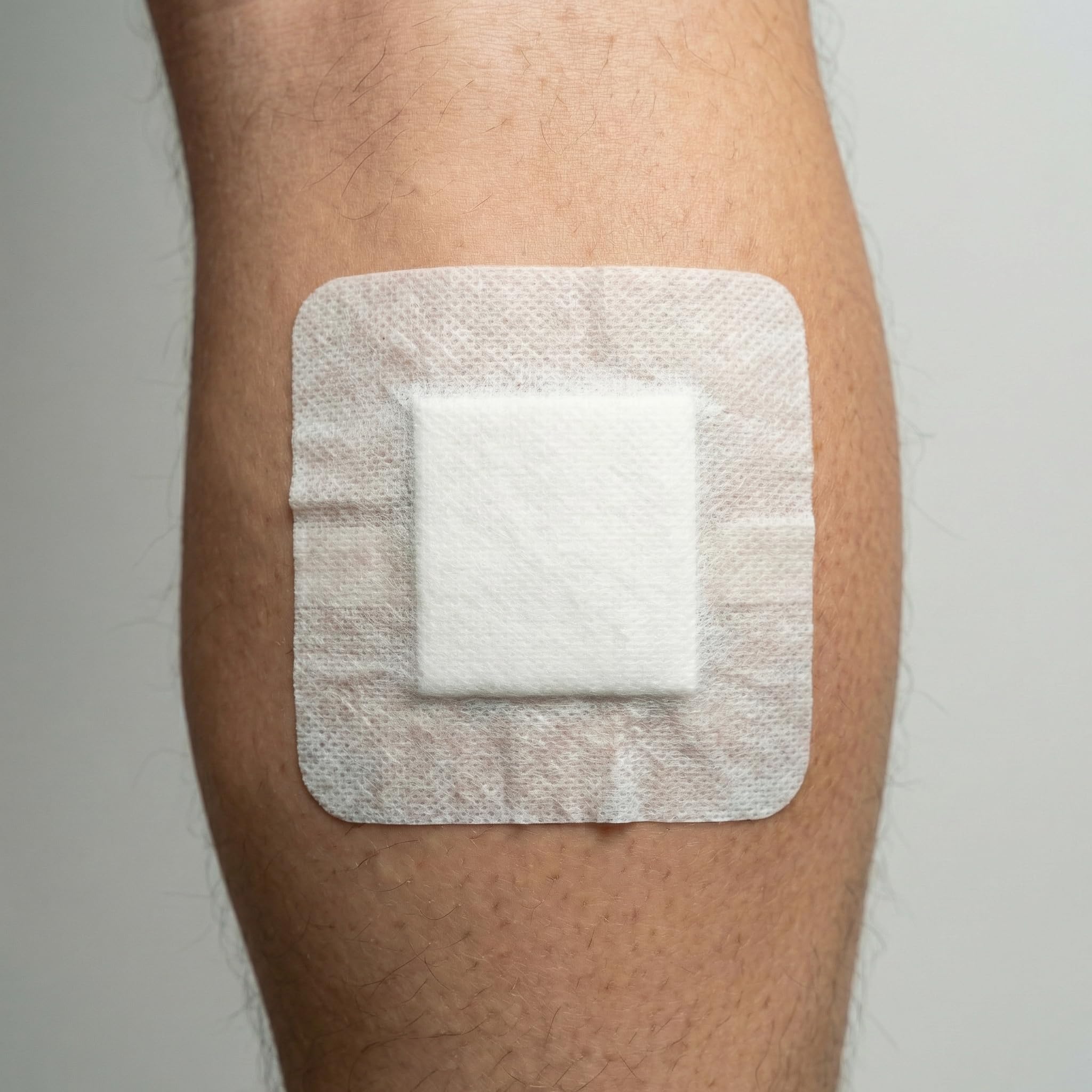 KMINA Apósitos Adhesivos de TNT (1200 unidades, 24 cajas de 50) 10 x 10 cm, Estériles para Suministro Médico