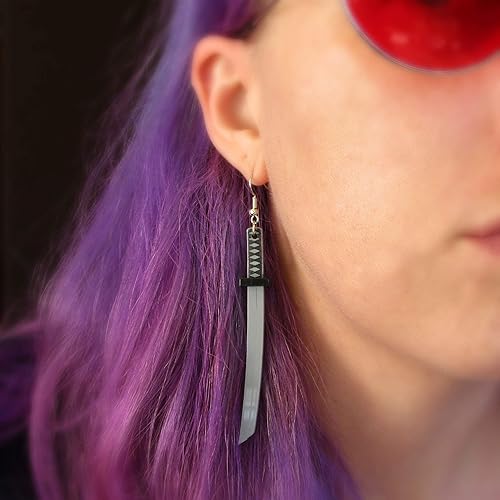 Vista 4 de Aretes de disfraz de espada samurái japonesa, bonito detalle, acrílico ligero con ganchos hipoalergénicos sin níquel