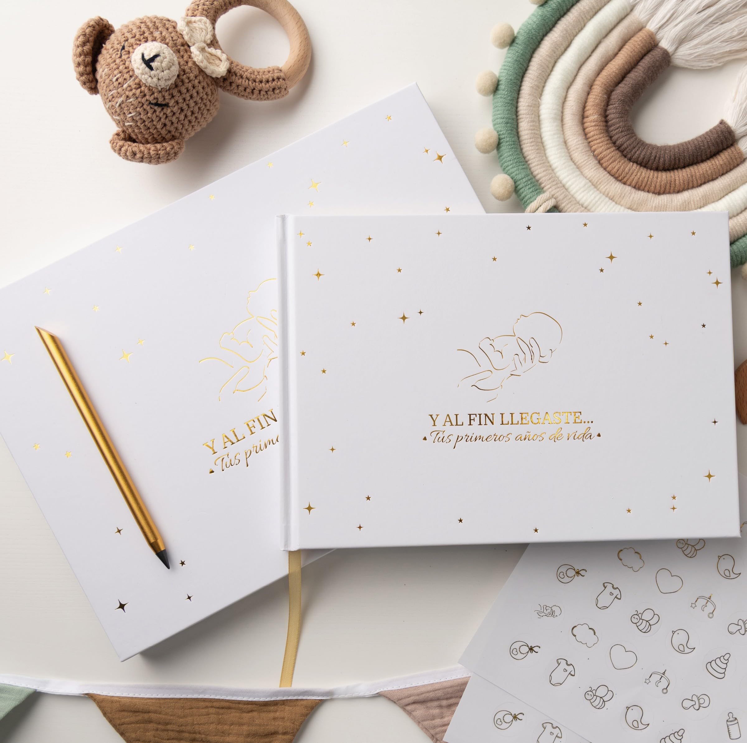 Album Fotos Bebe Primer Año + Lápiz Metálico + Caja Regalo con Cierre Magnético + Pegatinas | Libro Recuerdos Bebe | Album Bebe Recien Nacido hasta los 5 Años (Español)