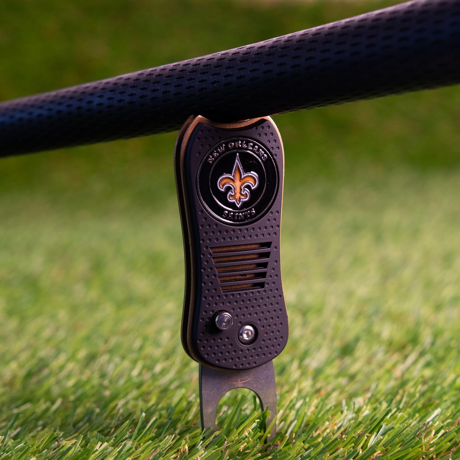 Team Golf NFL Switchblade Divot Tool with Double-Sided Magnetic Ball Marker, Features Patented Single Prong Design, Causes Less Damage to Greens, Switchblade Mechanism image 4