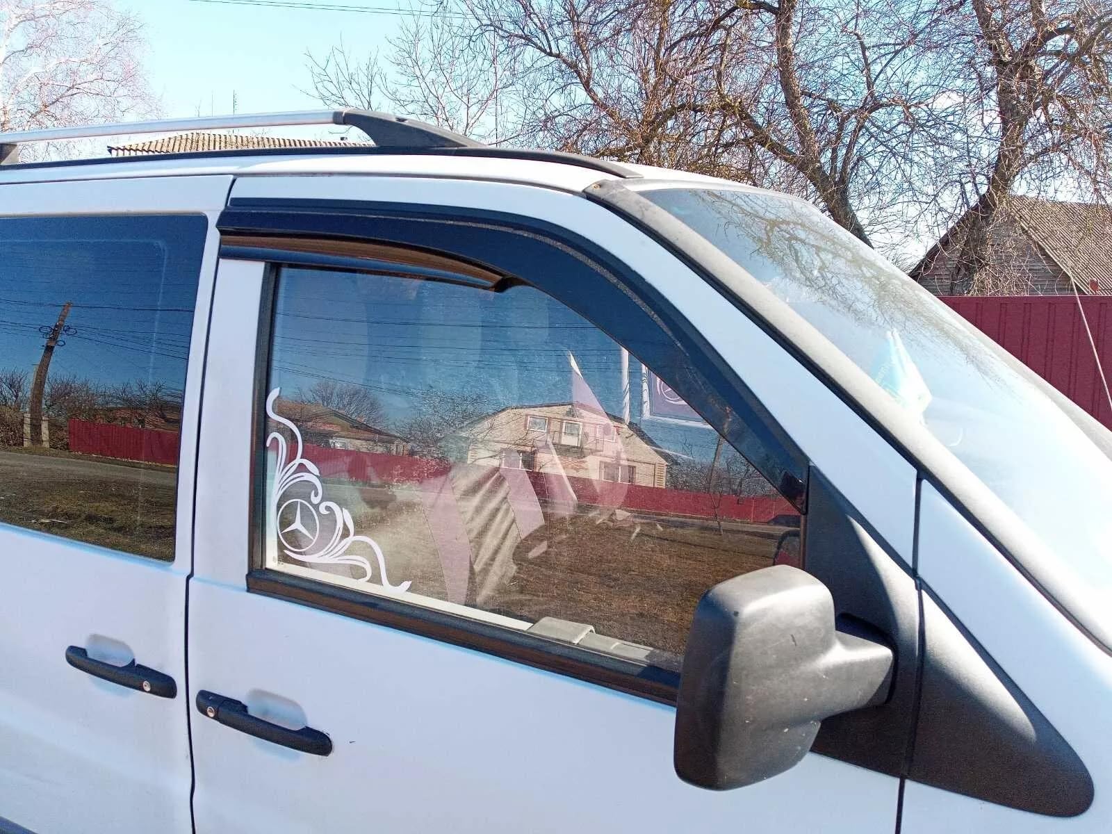Deflector de aire Deflector de lluvia Deflector de ventana lateral Compatible con Mercedes-Benz Vito V-Class W638 1996-2003 Deflectores adhesivos de lluvia 2 piezas Ajuste externo