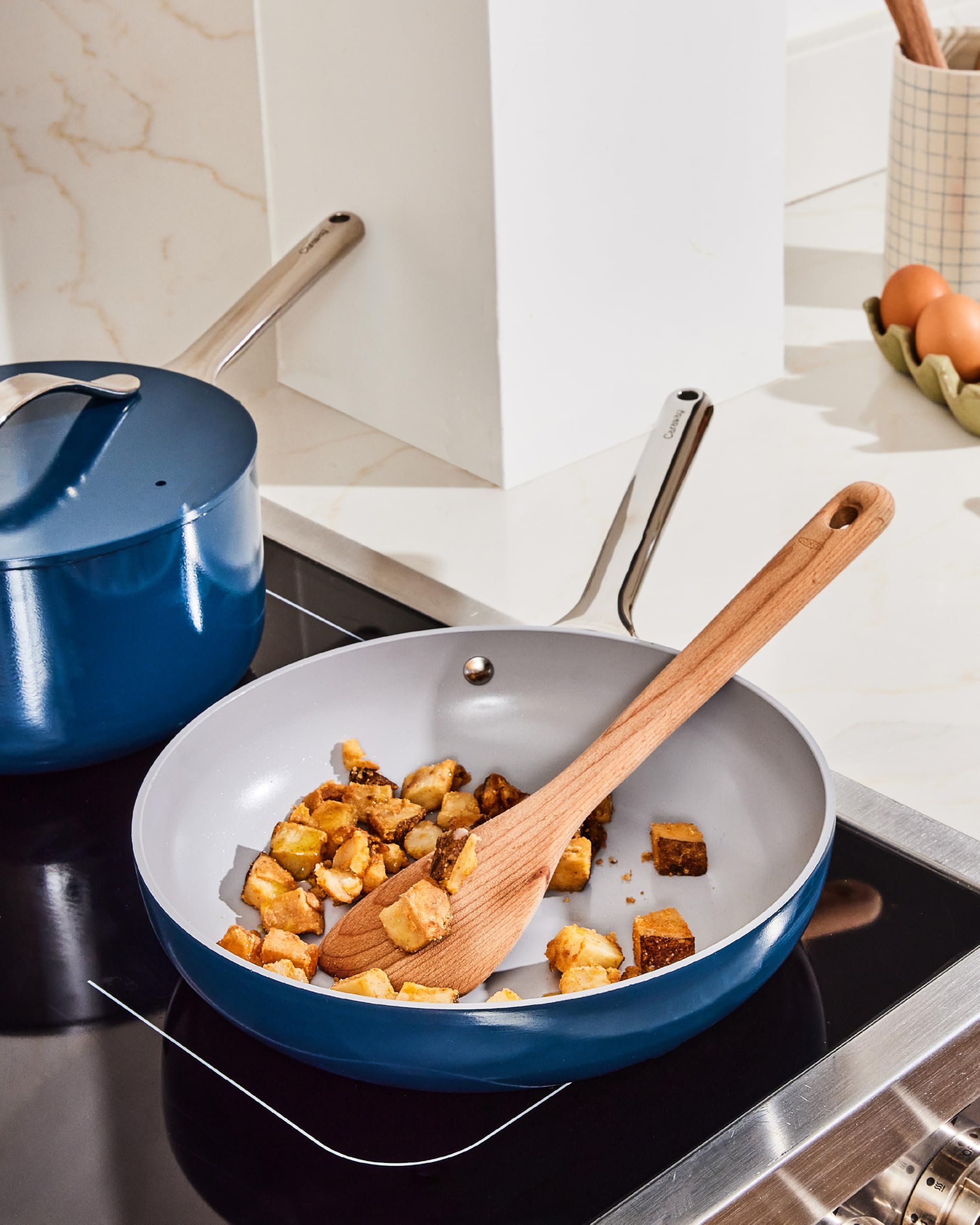 Caraway Ceramiczna patelnia nieprzywierająca (2,7 qt, 26,7 cm) – nietoksyczna, bez PTFE i PFOA, bezpieczna w piekarniku, kompatybilna ze wszystkimi płytami kuchennymi (gazowa, elektryczna i