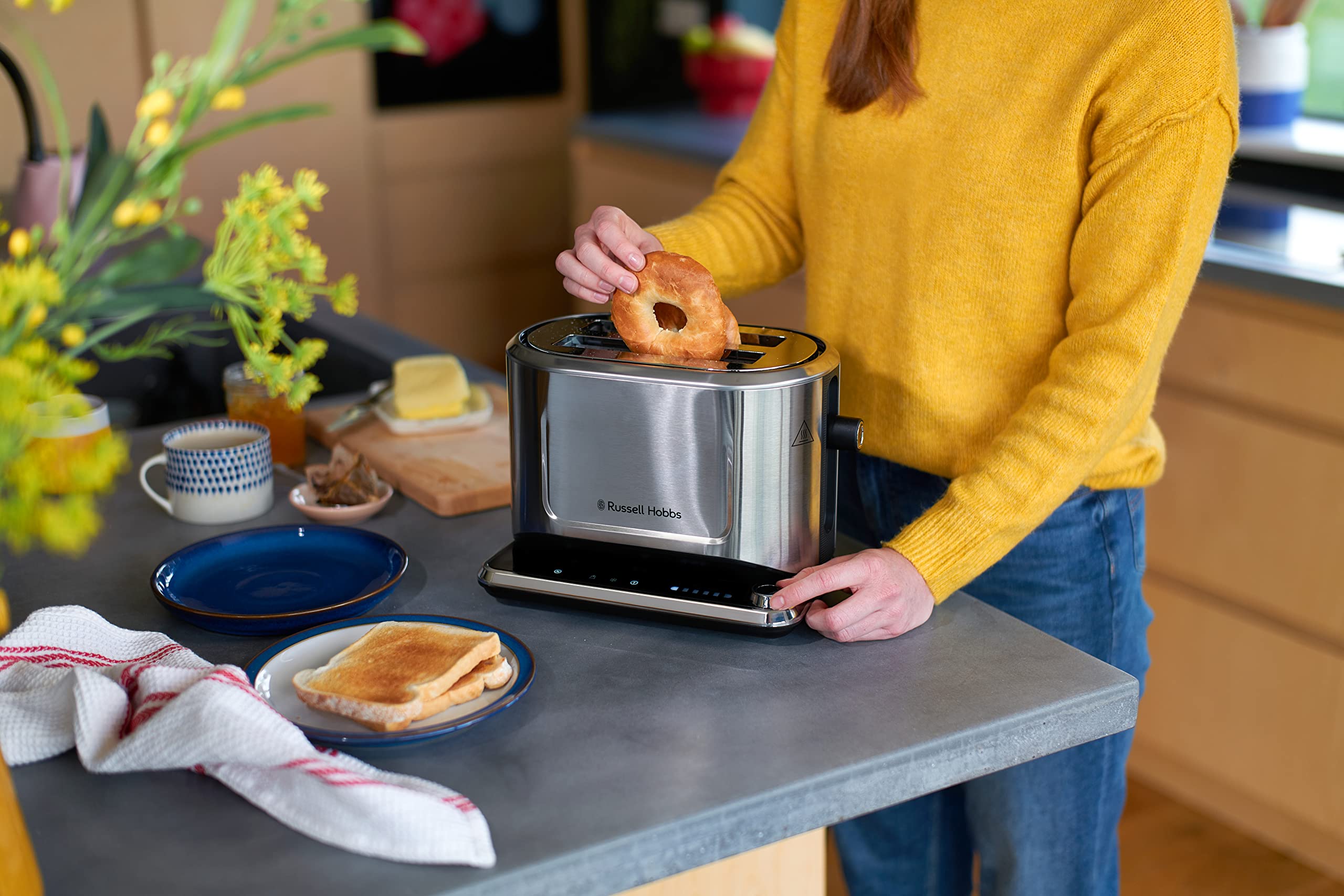Russell Hobbs Tostapane - 2 fette - Grado di doratura perfetto; Ogni tipo di pane; Automaticoutomatico; Acciaio Inox; Superficie di controllo touch digitale, slot extra larghi, Attentiv 26210-56