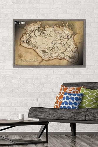 Vista 2 de The Elder Scrolls V: Skyrim - Póster de pared de mapa, 34 pulgadas de largo x 22.4 pulgadas de ancho, versión enmarcada de madera de granero Versión