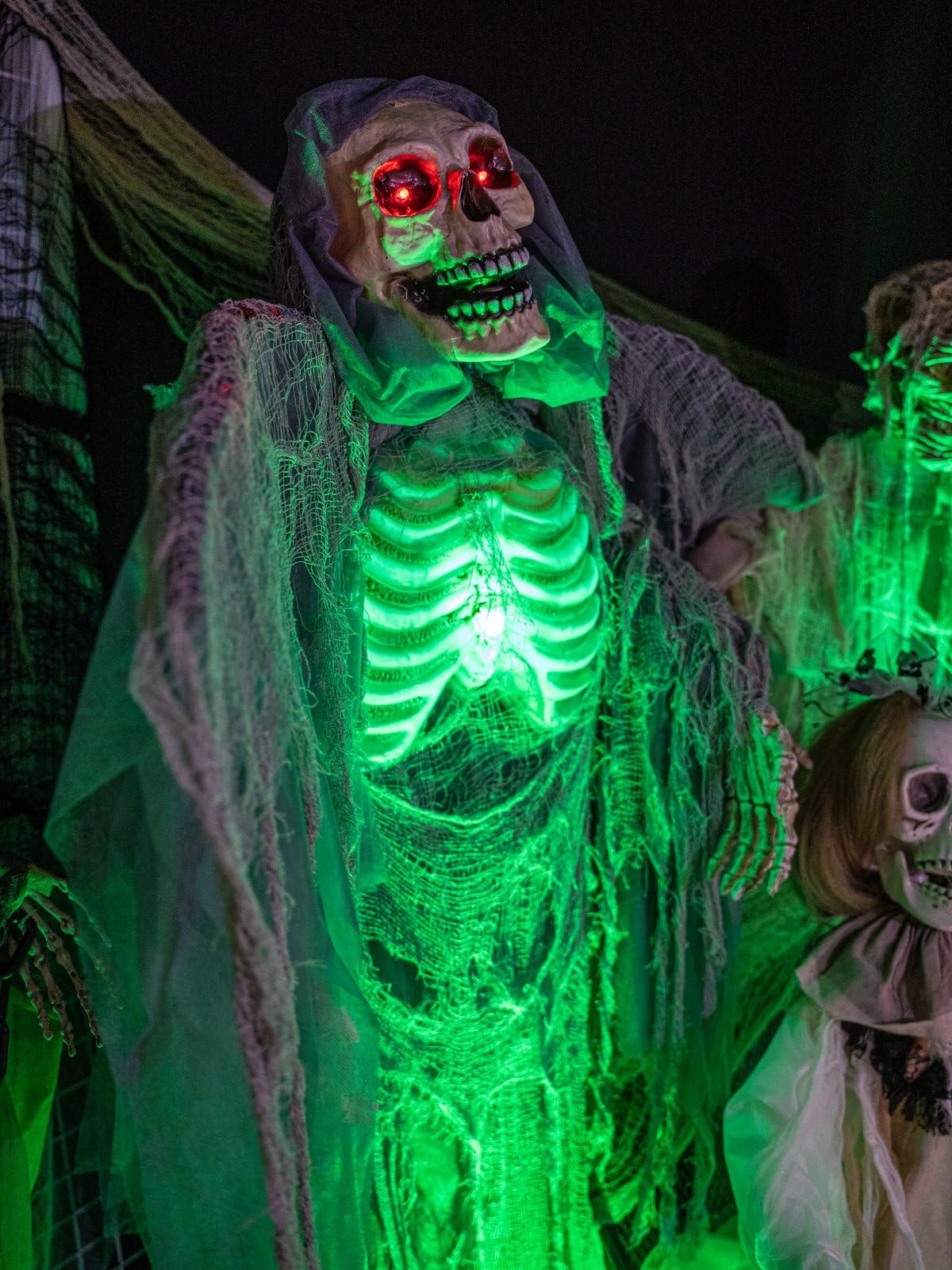 EUROPALMS 83316128 Halloween Animado Figura con Efecto de luz y Sonido (Funciona con Pilas y USB), Gris, 1,75 m de Alto