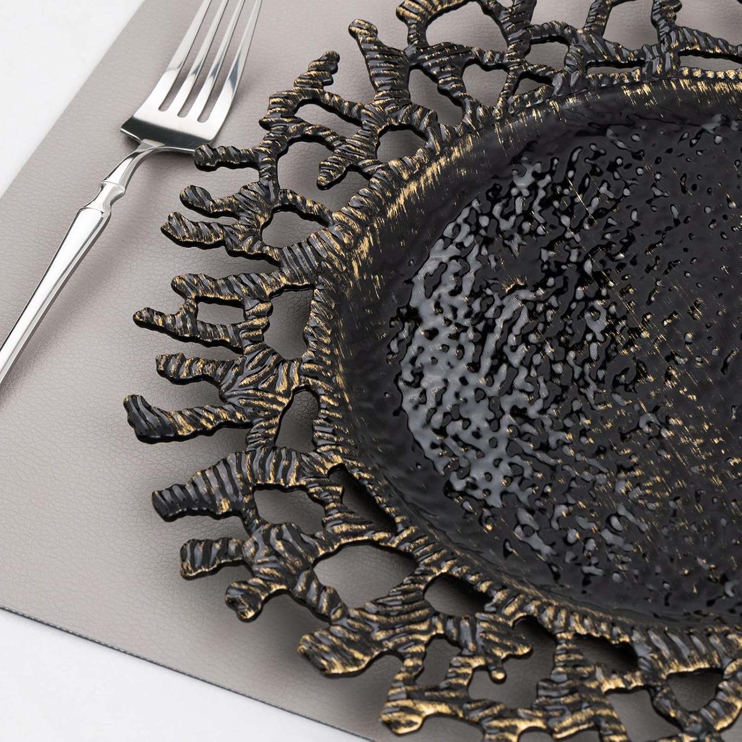 MAONAME 13" Black Charger Plates Set of 6, Round Charger for Dinner Plates, Plastic Plate Chargers, Table Chargers for Wedding, Tabletop Decor,