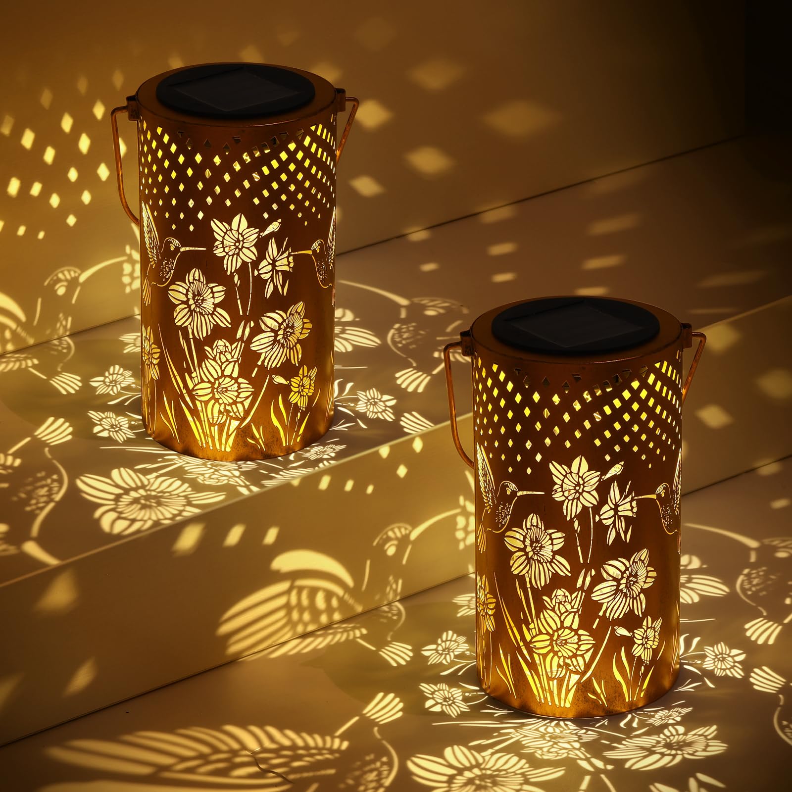 Solar Lanterns Outdoor Waterproof Hummingbird Garden Decorations Gifts for Women Gifts for Mom Grandma Birthday Gifts Hanging Solar Lanterns Outdoor for Patio Decoration, Deck, Lawn, Passageway