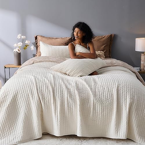 SHALALA Velvet Quilt Queen Size,Vertical Striped Bedding Set,Lightweight Velvet Comforter,Luxurious Cozy Bedspread and Coverlet with Soft Brushed Microfiber(Cream,Full/Queen)