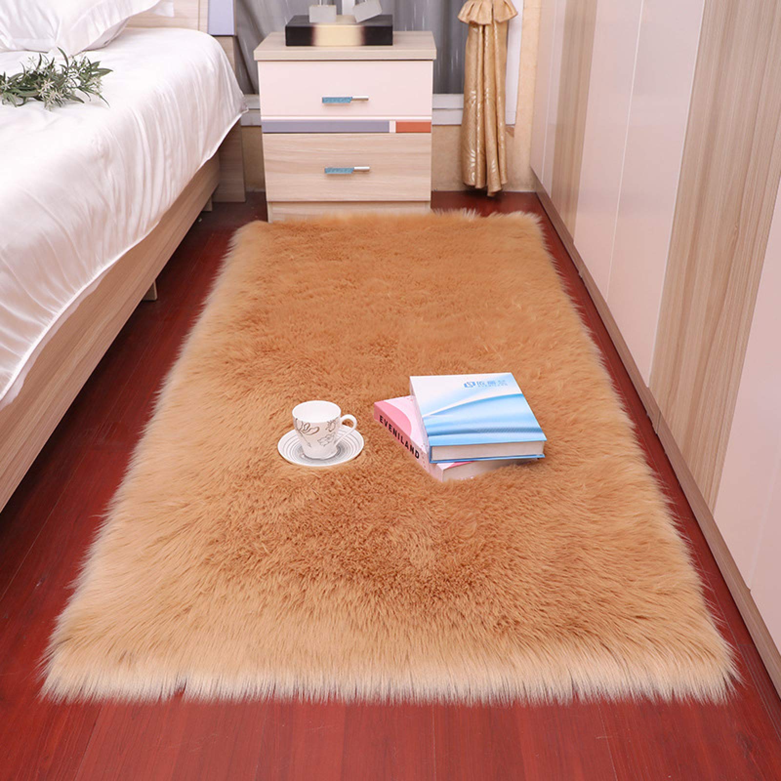 Tapis en fausse fourrure luxueux marron clair grand format 120x180cm