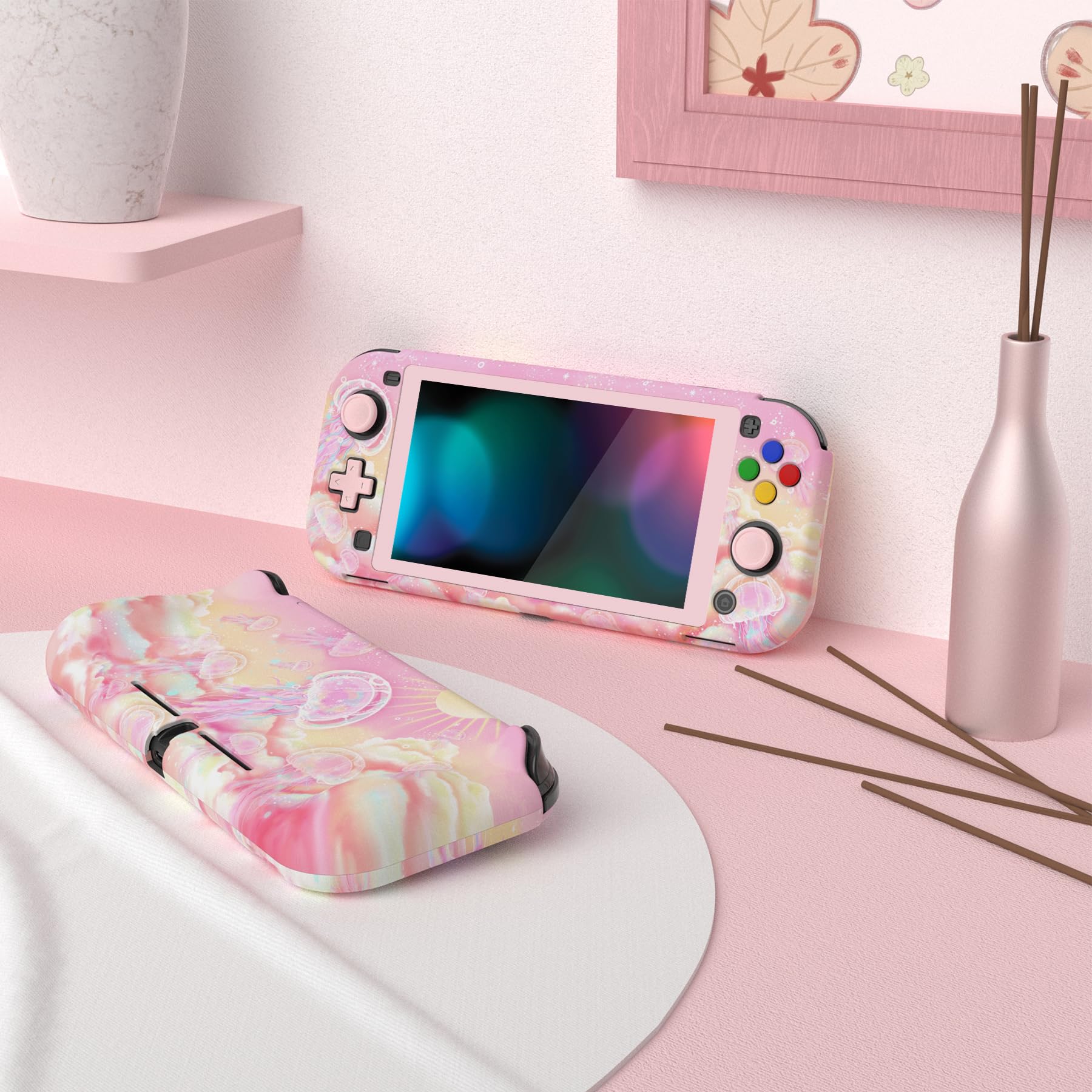PlayVital Cover per Nintendo Switch Lite,Custodia Grip Ergonomica Copertura Protettiva Rigida Pellicola Copri Analogici per Nintendo Switch Lite Console-ZealProtect-Paradiso delle Meduse Rosa - 3